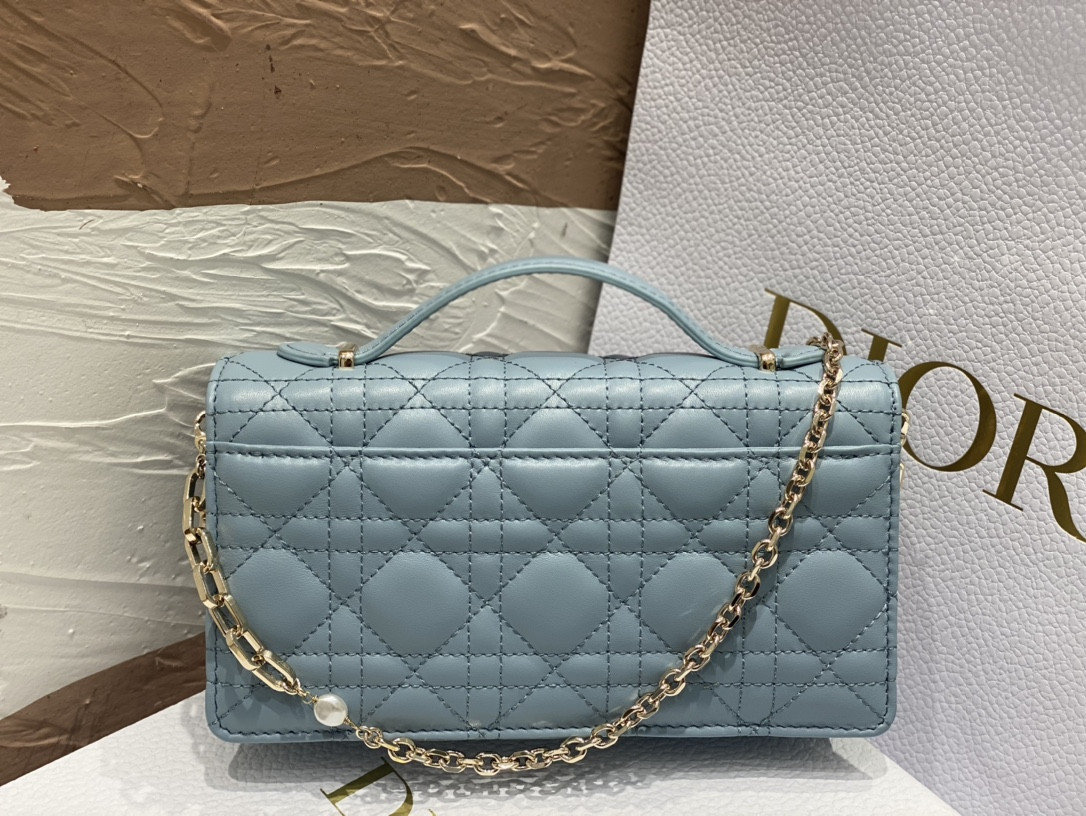 MISS D10r MINI BAG Cloud Blue Cannage Lambskin S0980ONMJ_M81B 21 x 11.5 x 4.5 cm