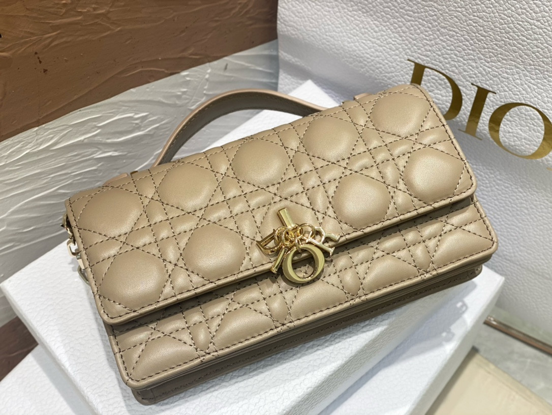 MISS D10r Mini Handbag Beige Cannage Woven Pattern Lambskin S0980ONMJ_M52U 21 x 11.5 x 4.5 cm