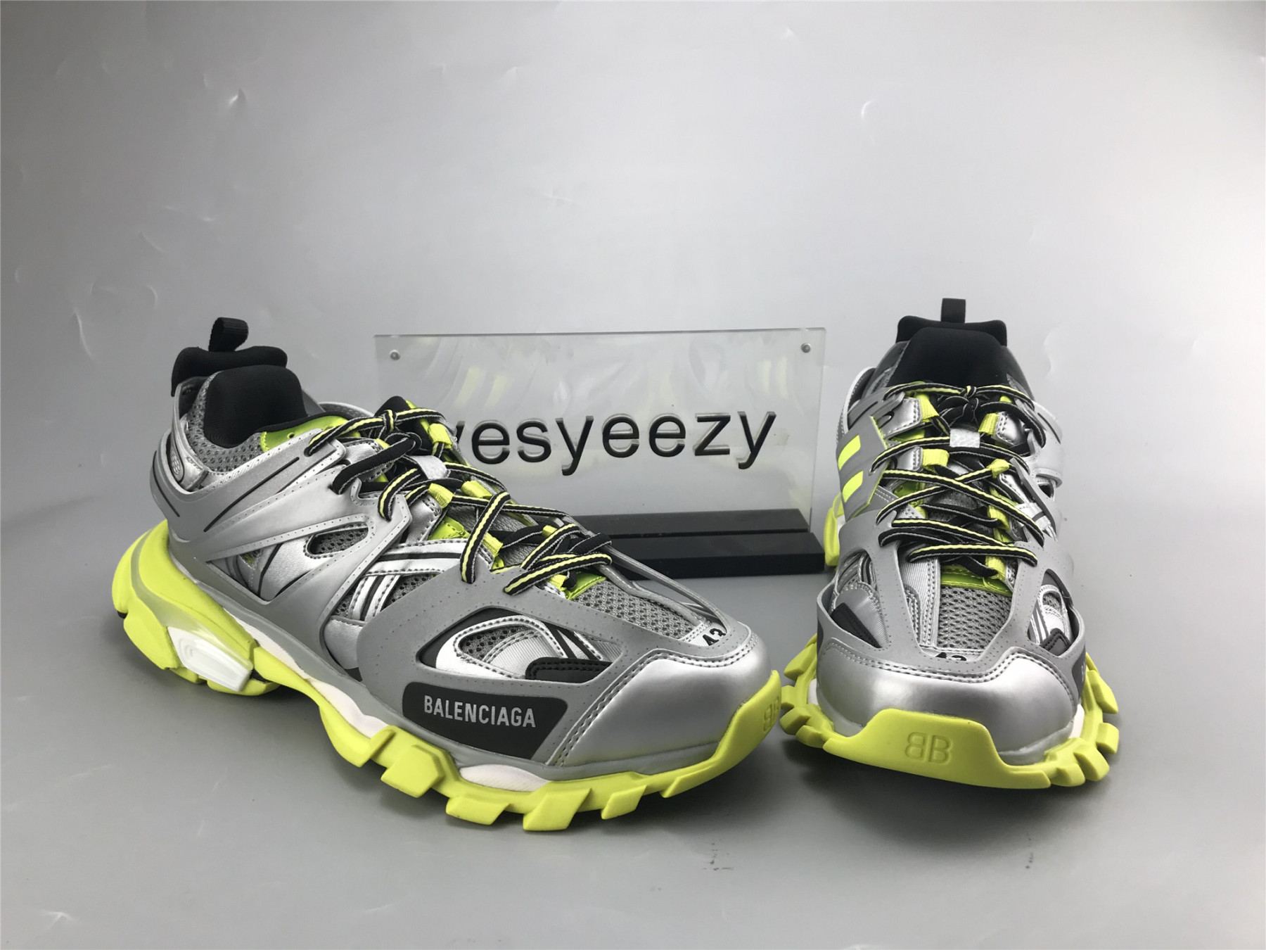 UA TRACK TRAINER SILVER GREEN SNEAKER