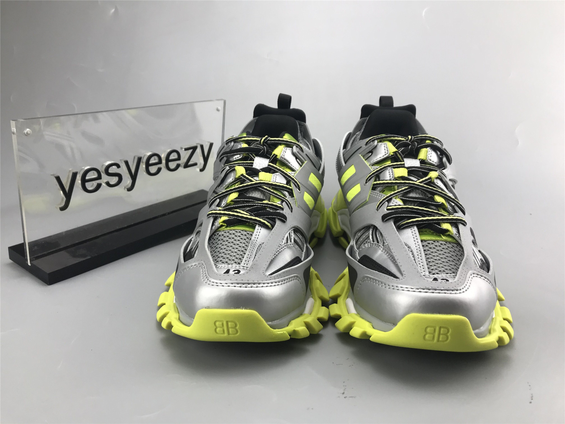 UA TRACK TRAINER SILVER GREEN SNEAKER