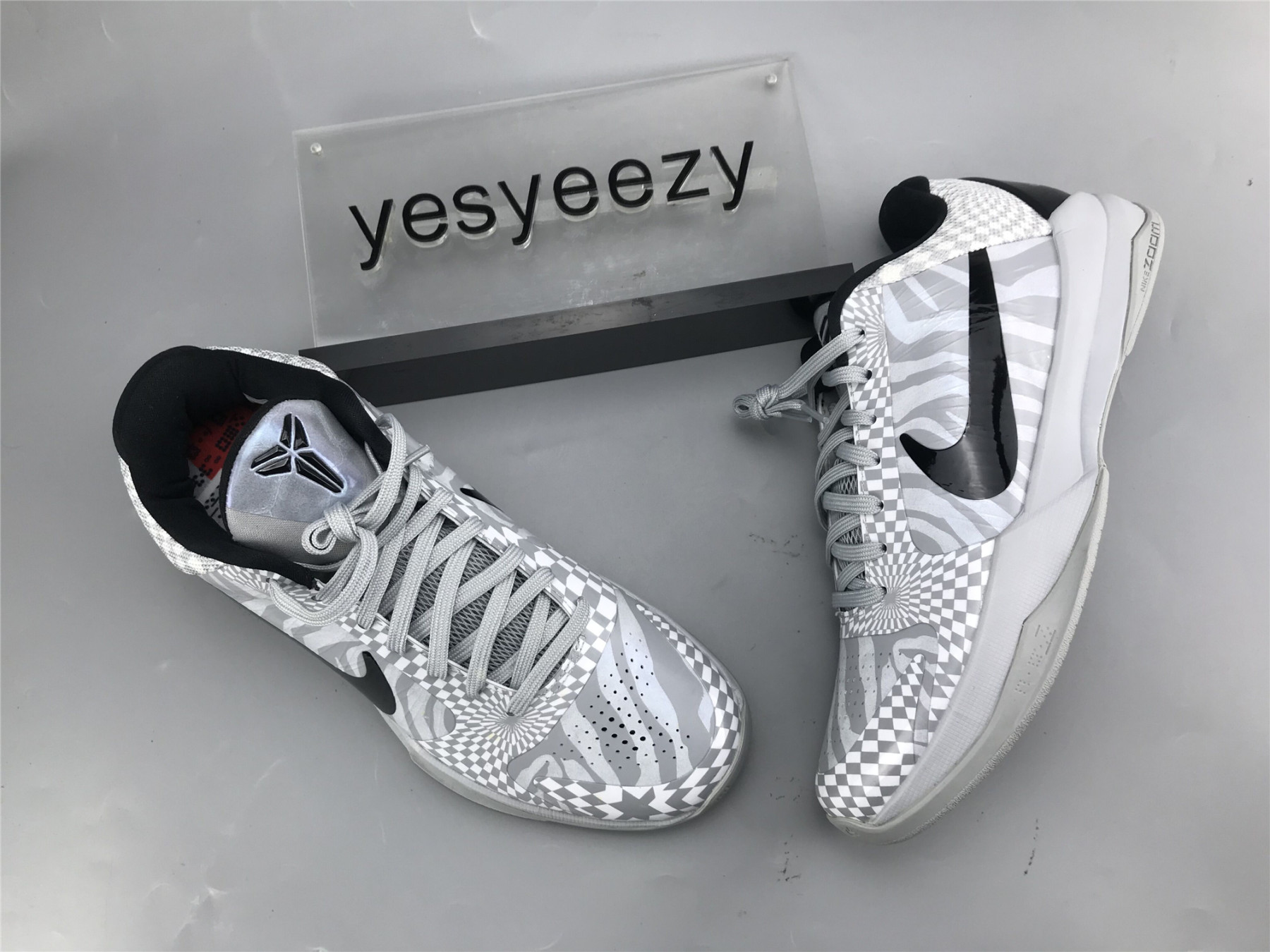 UA NIKE ZOOM KOBE 5 PROTRO 