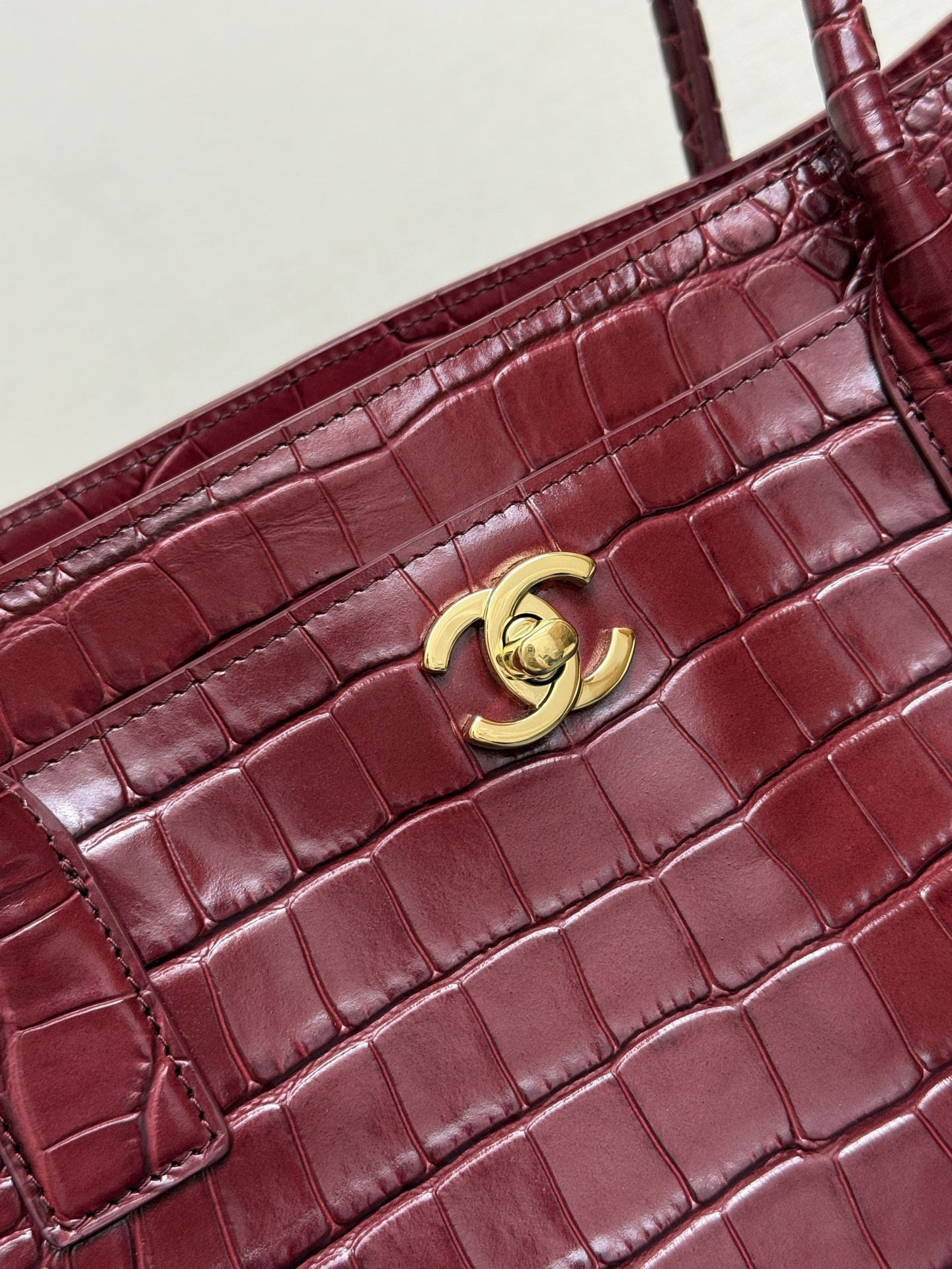 Ch**el tote crocodile-embossed bag 35x21x12cm