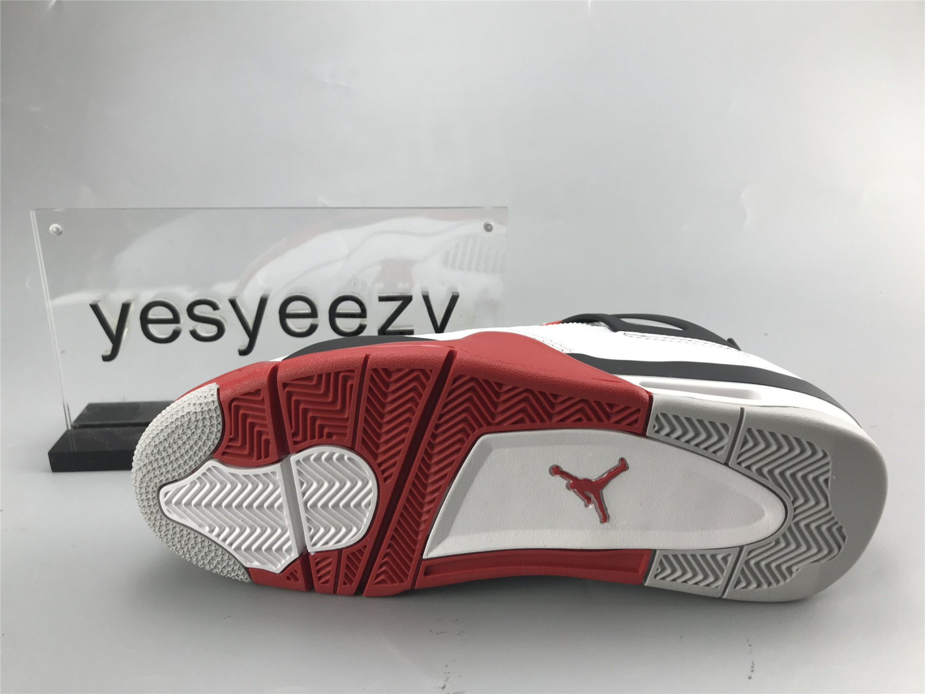 UA AIR JORDAN 4 RETRO 