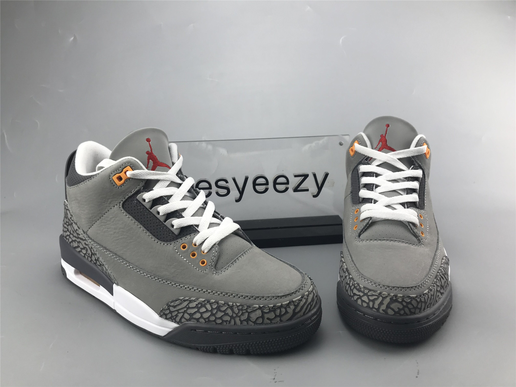 UA AIR JORDAN 3 RETRO 