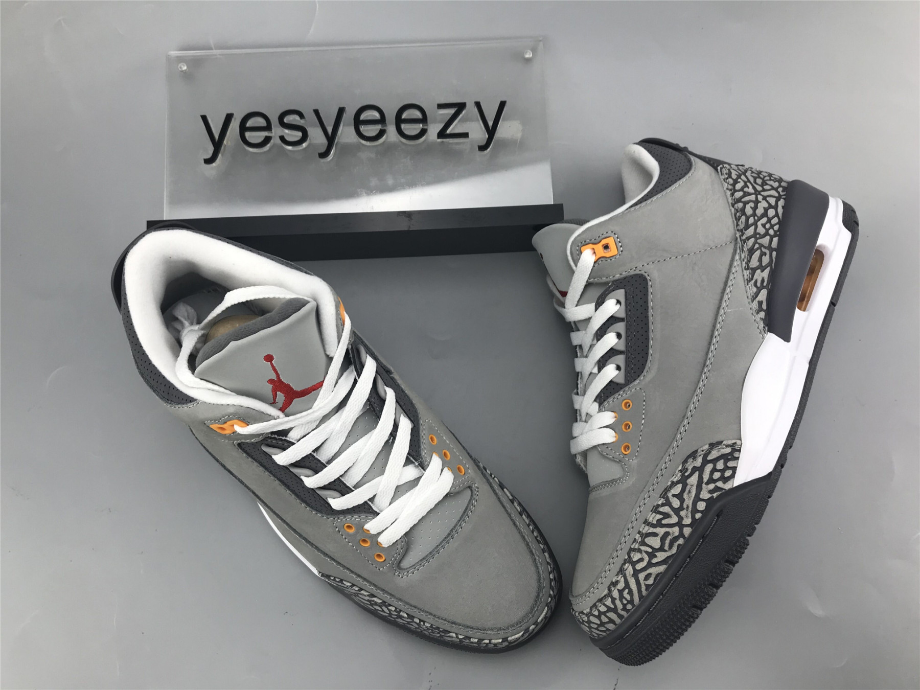 UA AIR JORDAN 3 RETRO 