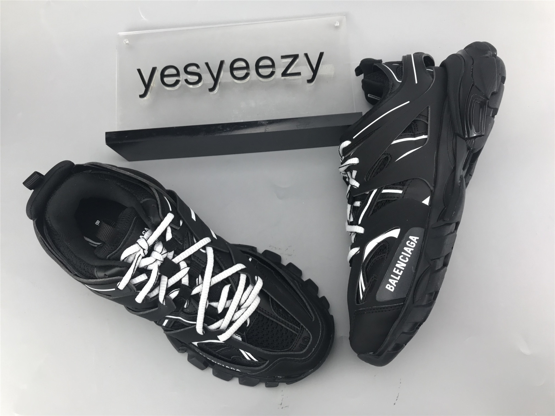 UA TRACK TRAINER BLACK SNEAKER