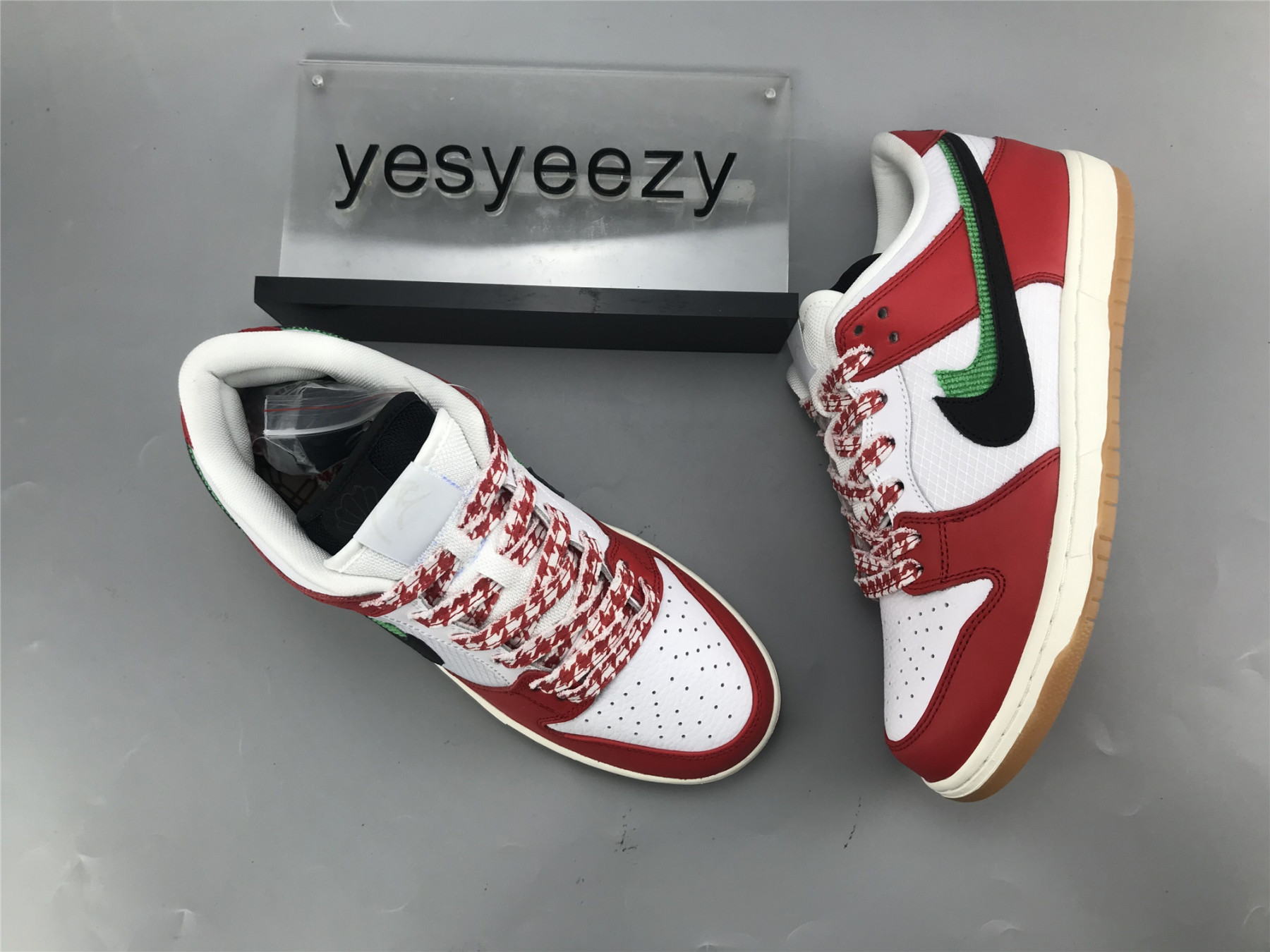 UA NIKE FRAME SKATE X DUNK LOW SB "HABIBI"