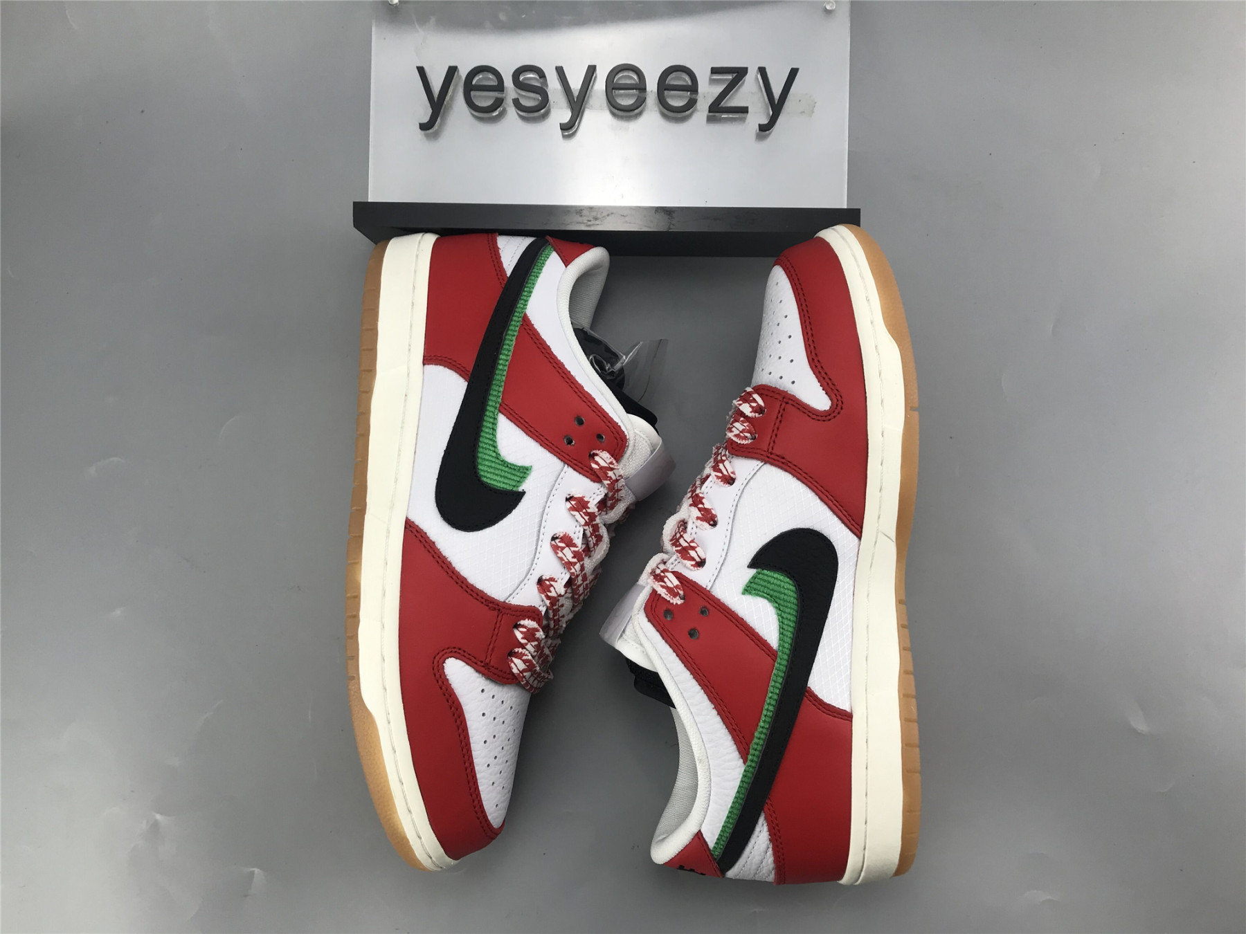 UA NIKE FRAME SKATE X DUNK LOW SB "HABIBI"