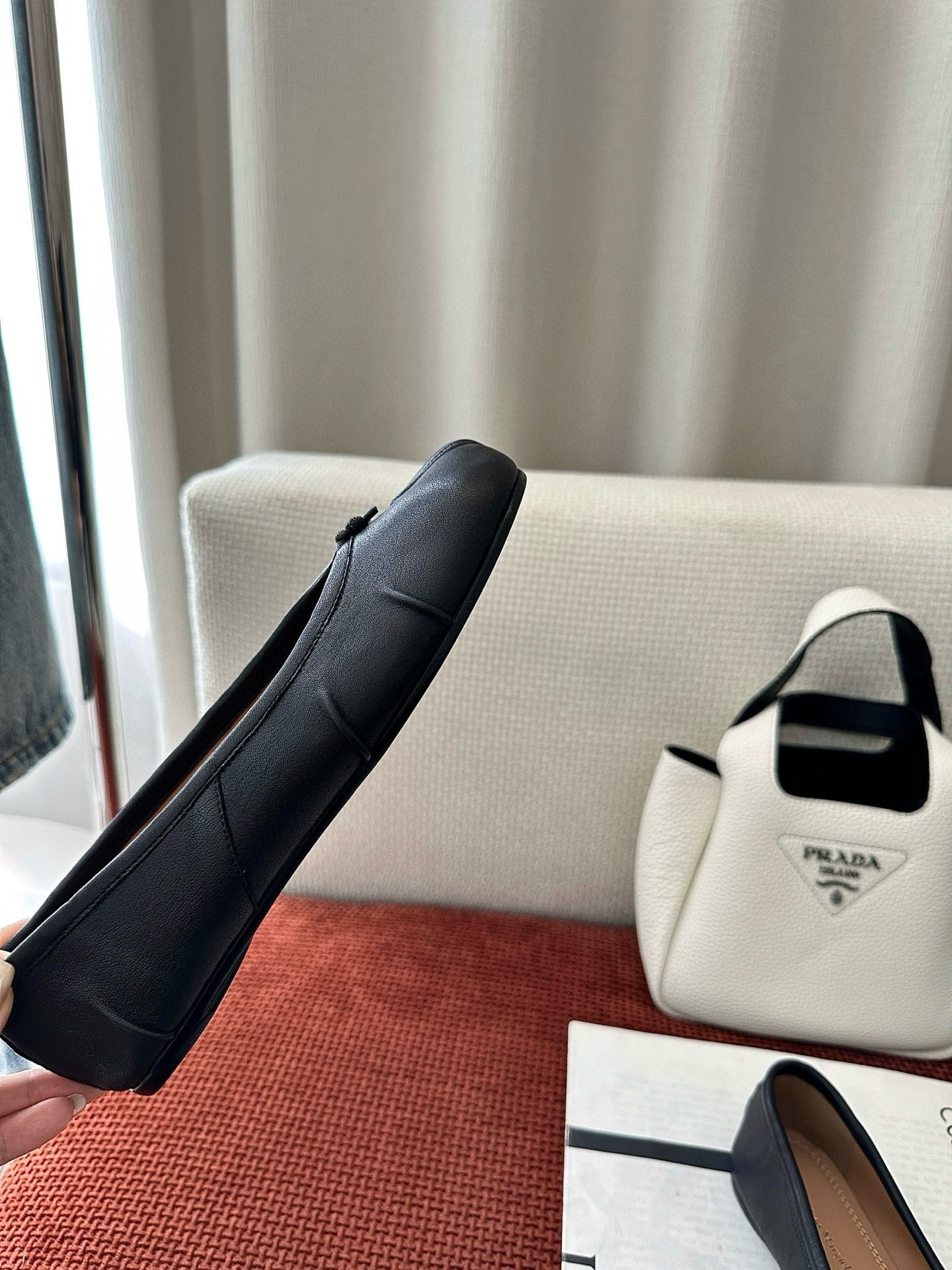 UA Ma1s0n Marg*e1a Tabi Leather Ballet Flats