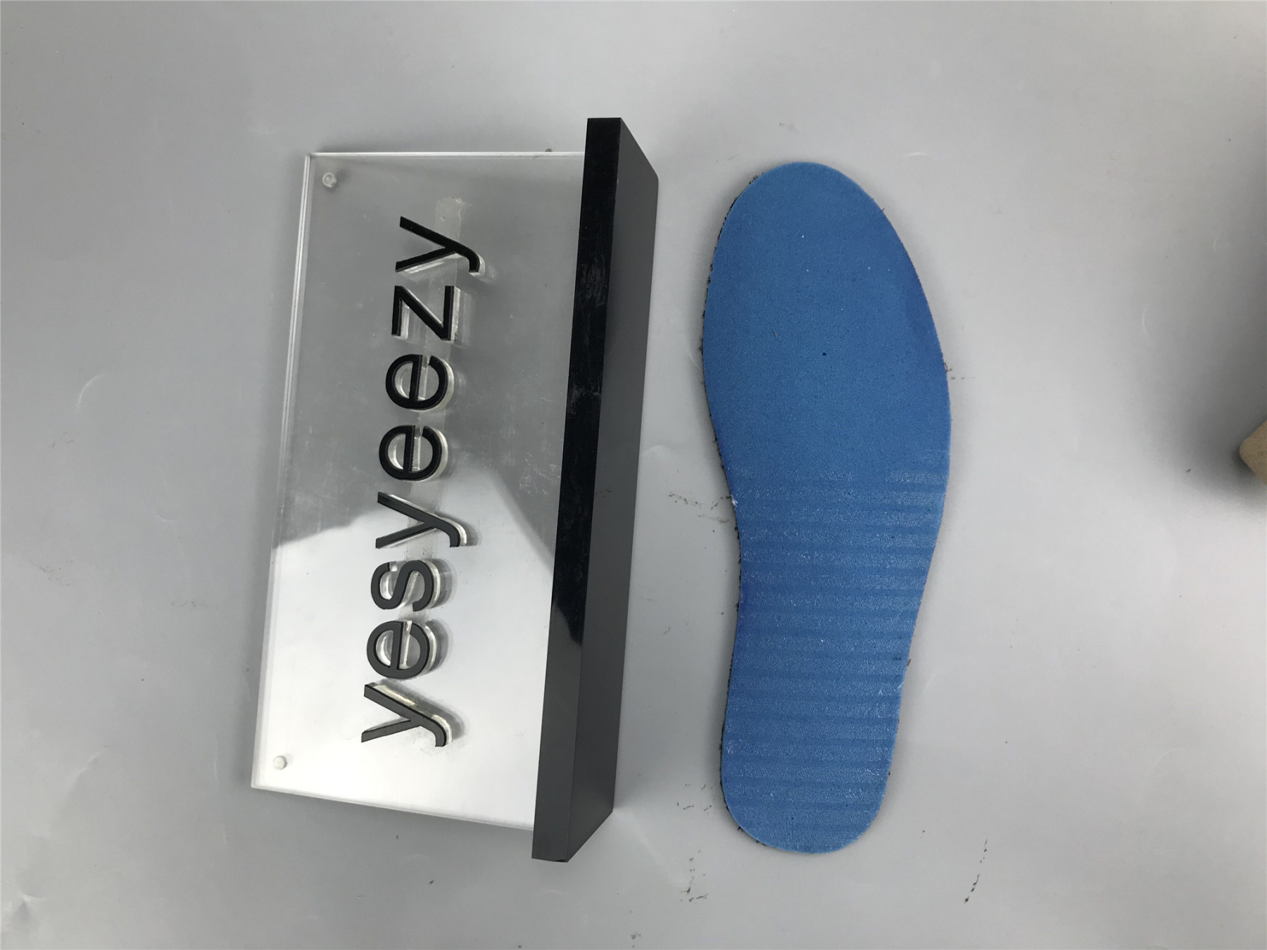 UA WMNS AIR JORDAN 1 MID SE 