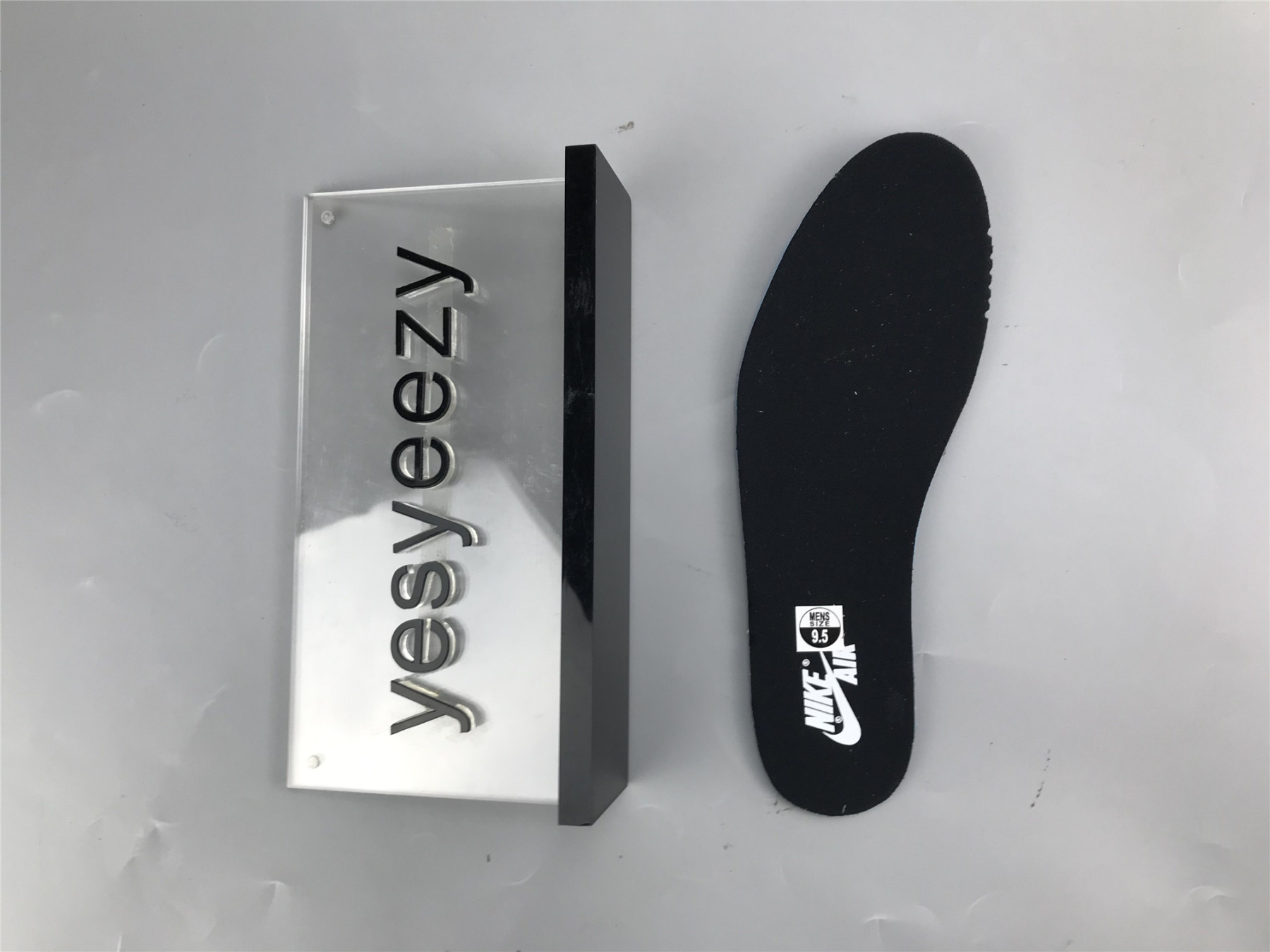 UA WMNS AIR JORDAN 1 HIGH OG 