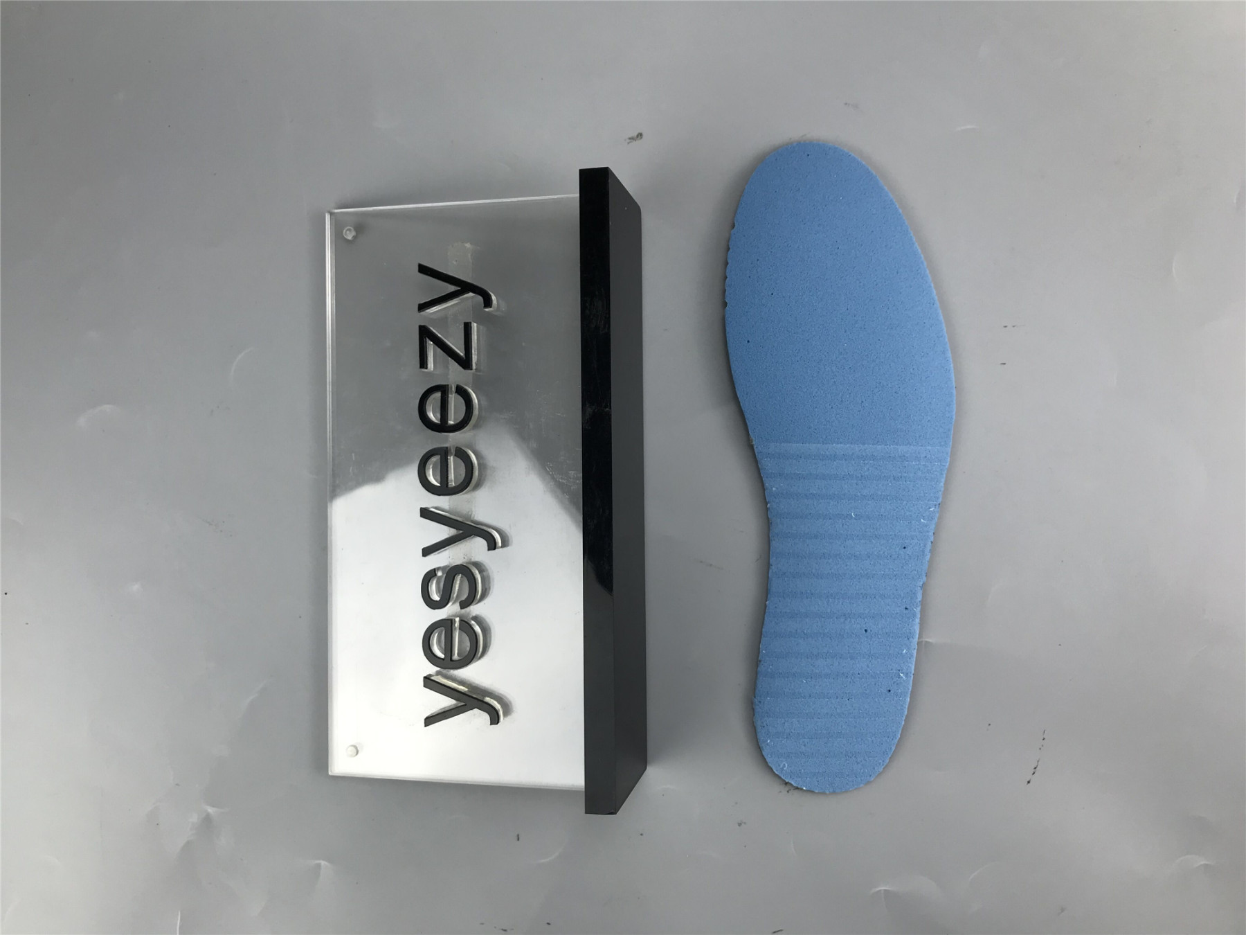 UA WMNS AIR JORDAN 1 HIGH OG 