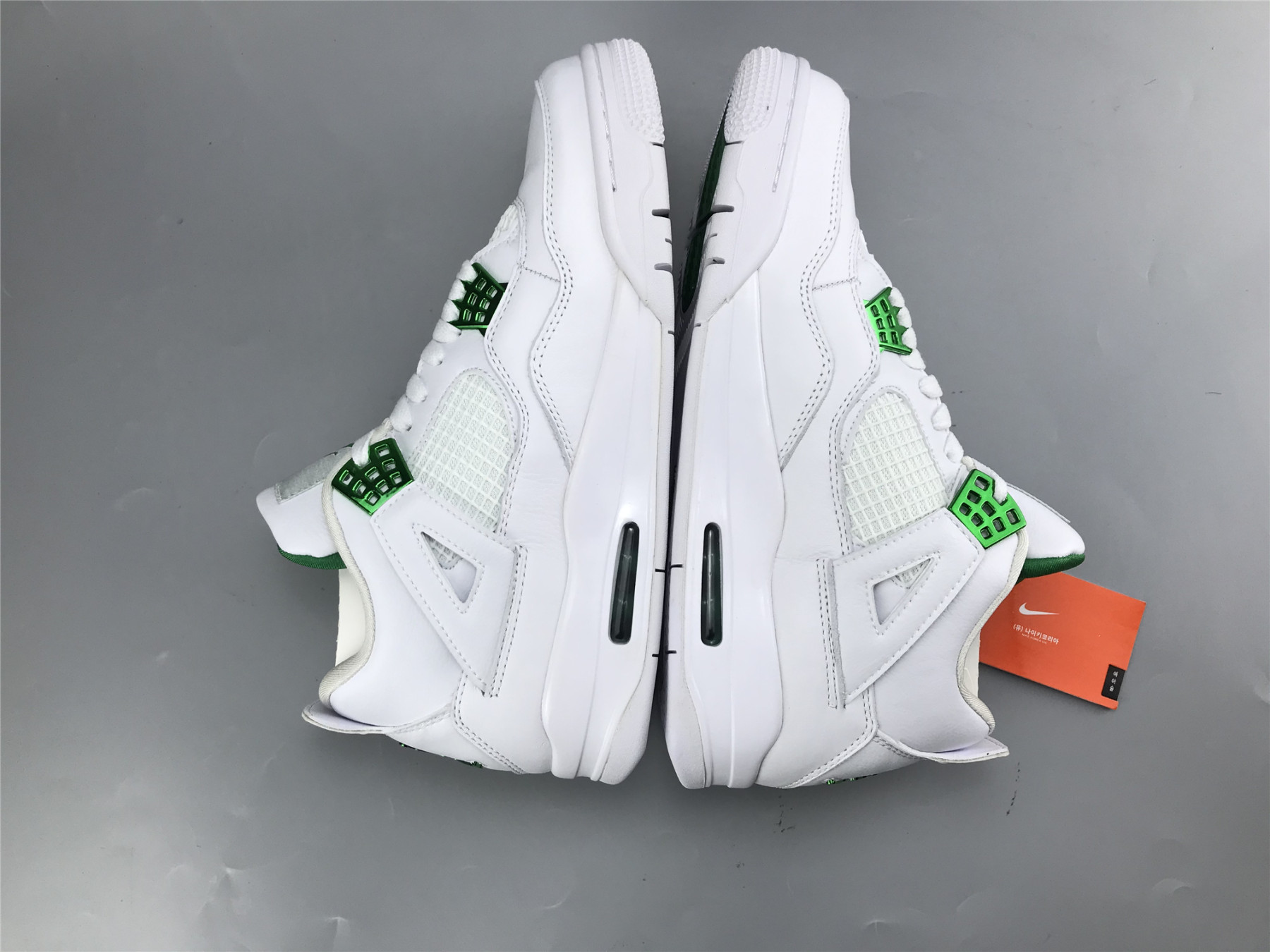 UA AIR JORDAN 4 RETRO 