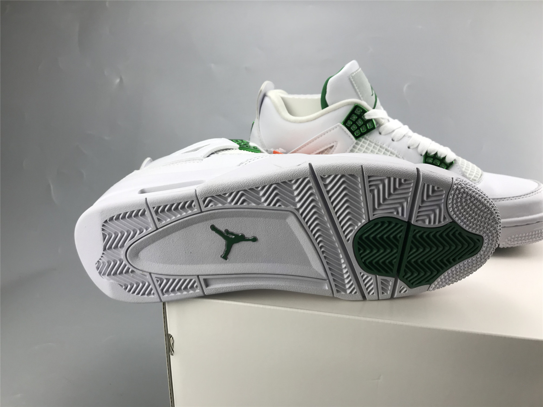 UA AIR JORDAN 4 RETRO 