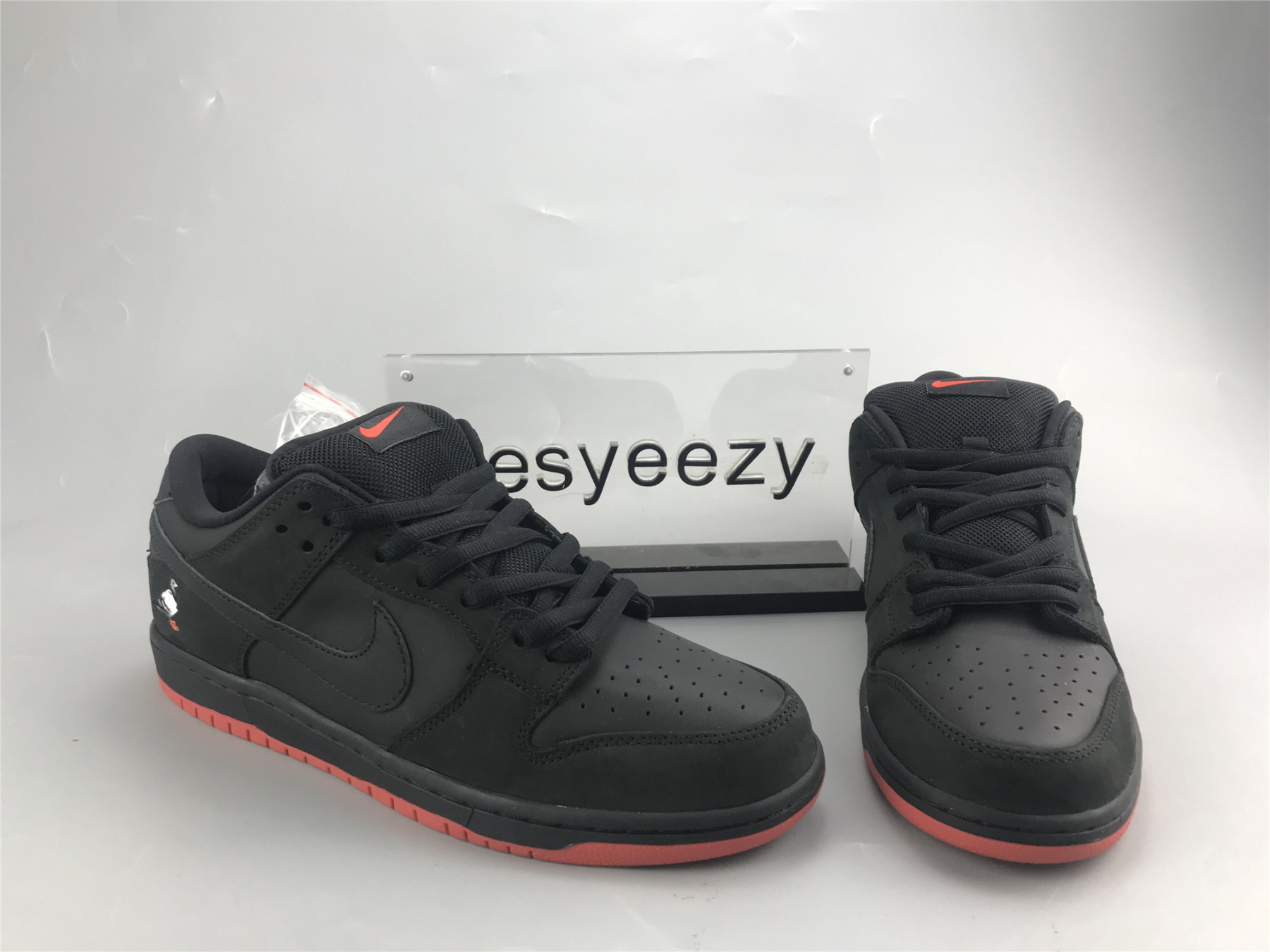 UA NIKE JEFF STAPLE X DUNK LOW PRO SB