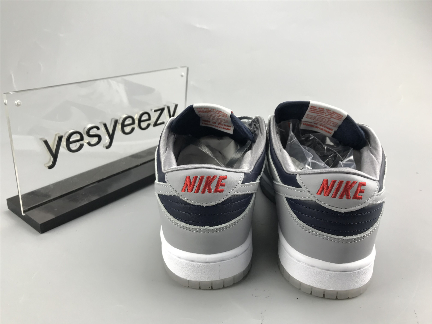 UA NIKE DUNK LOW PRO SB QS