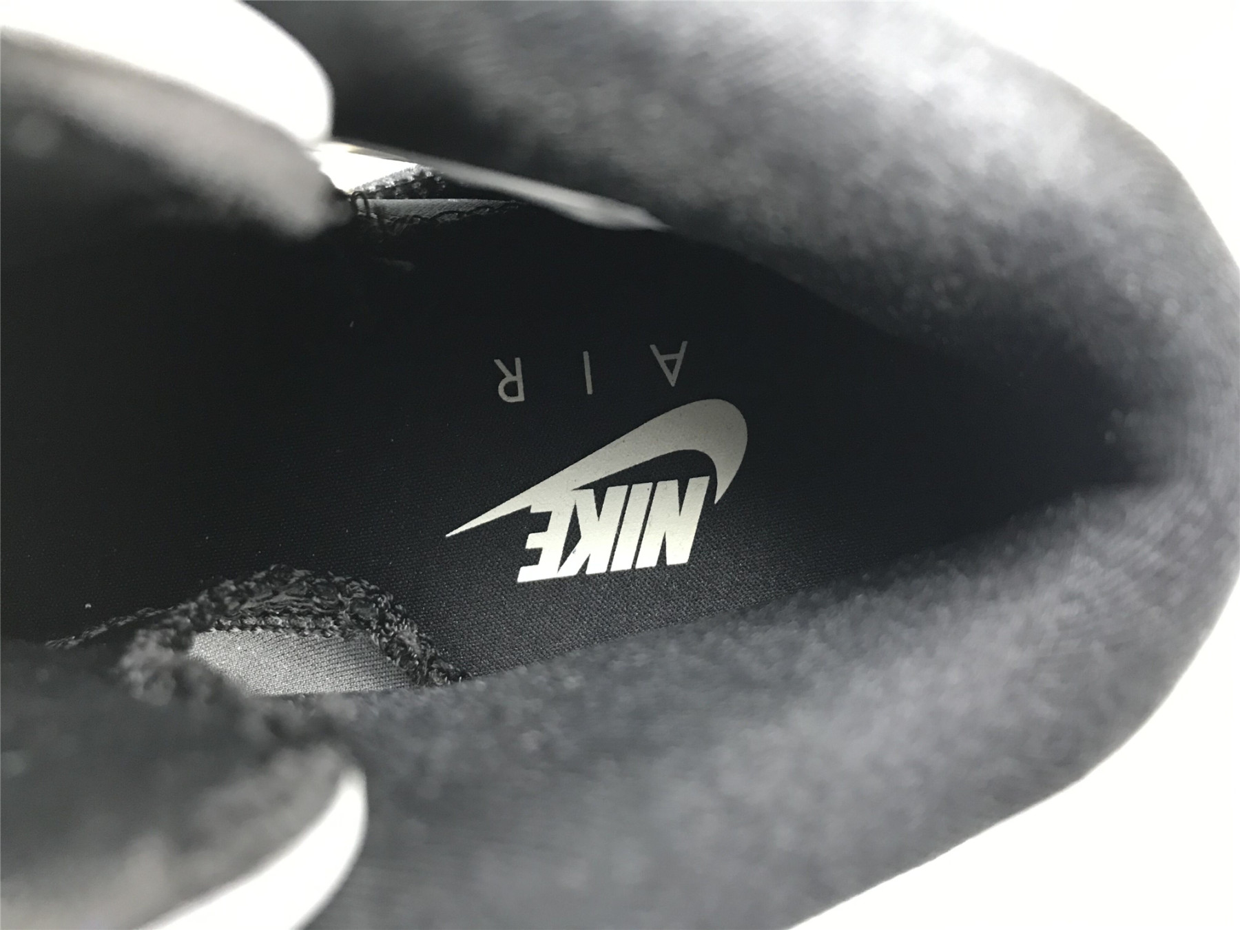 UA WMNS AIR JORDAN 6 RETRO 