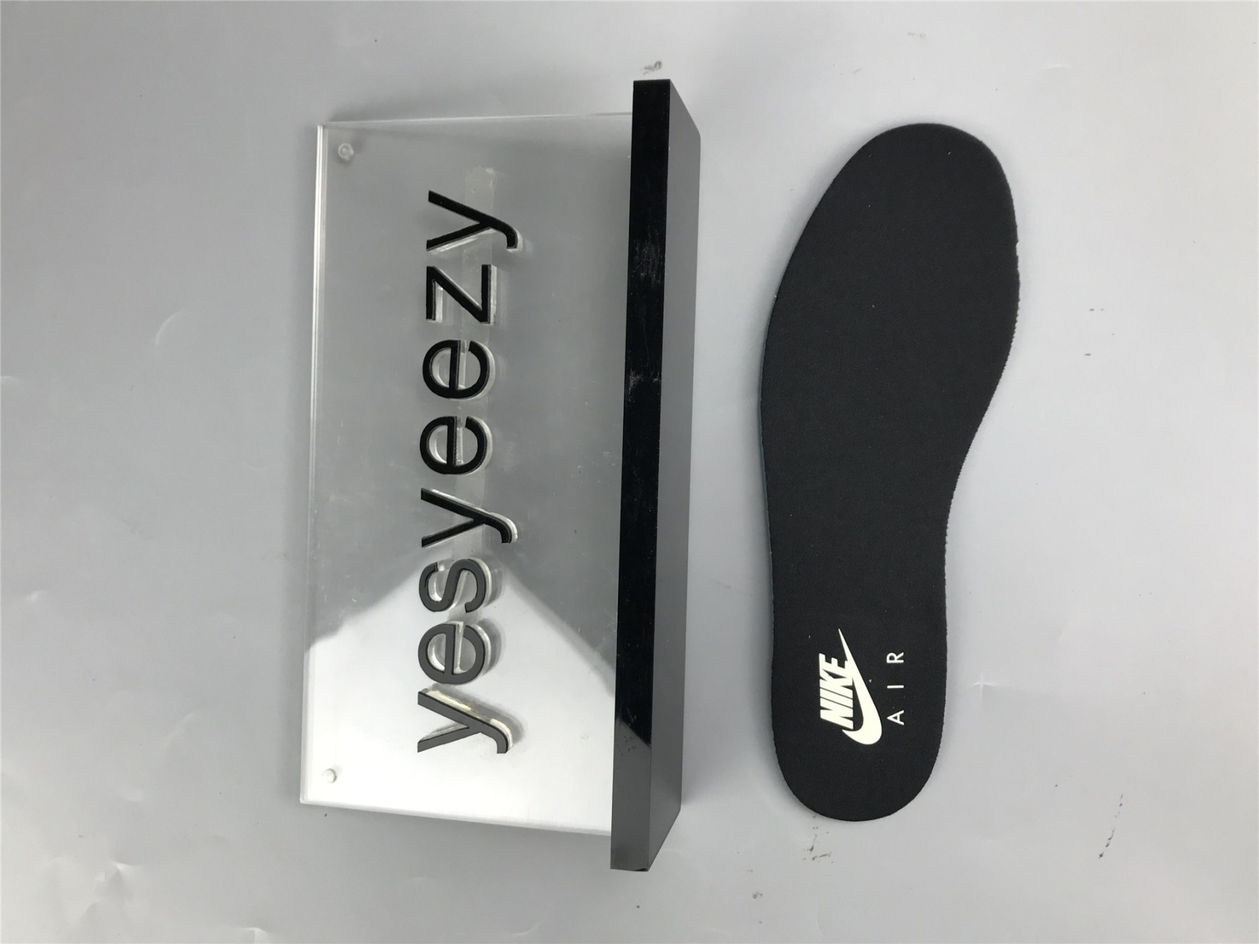 UA WMNS AIR JORDAN 6 RETRO 