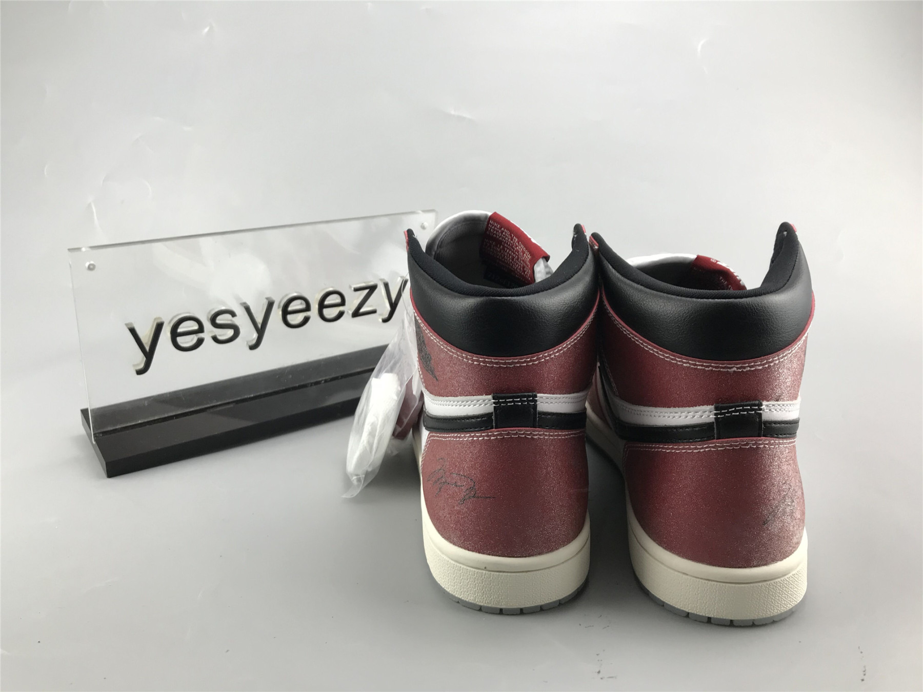 UA TROPHY ROOM X AIR JORDAN 1 RETRO HIGH OG SP 