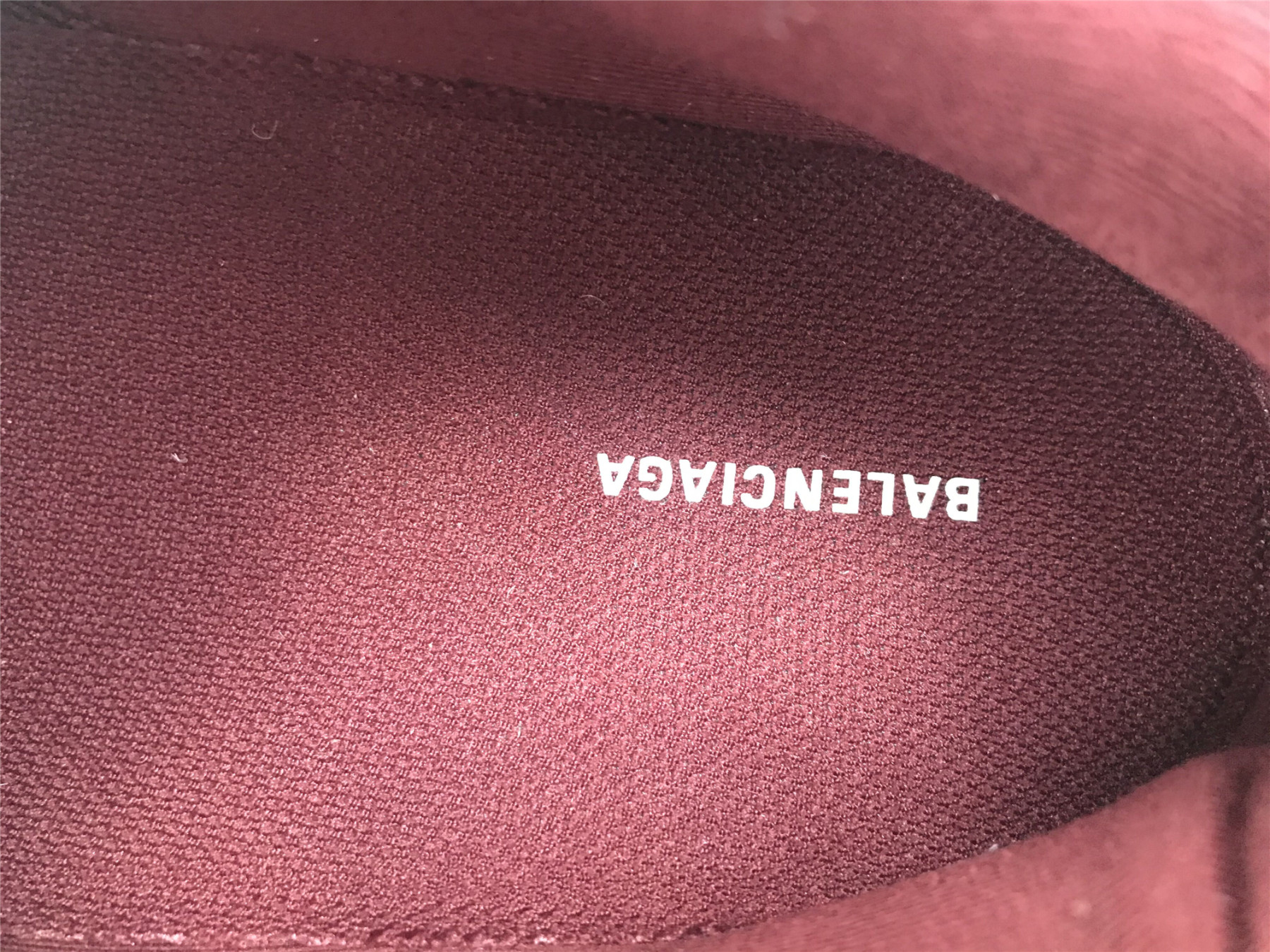 UA TRACK TRAINER WHITE BURGUNDY SNEAKER