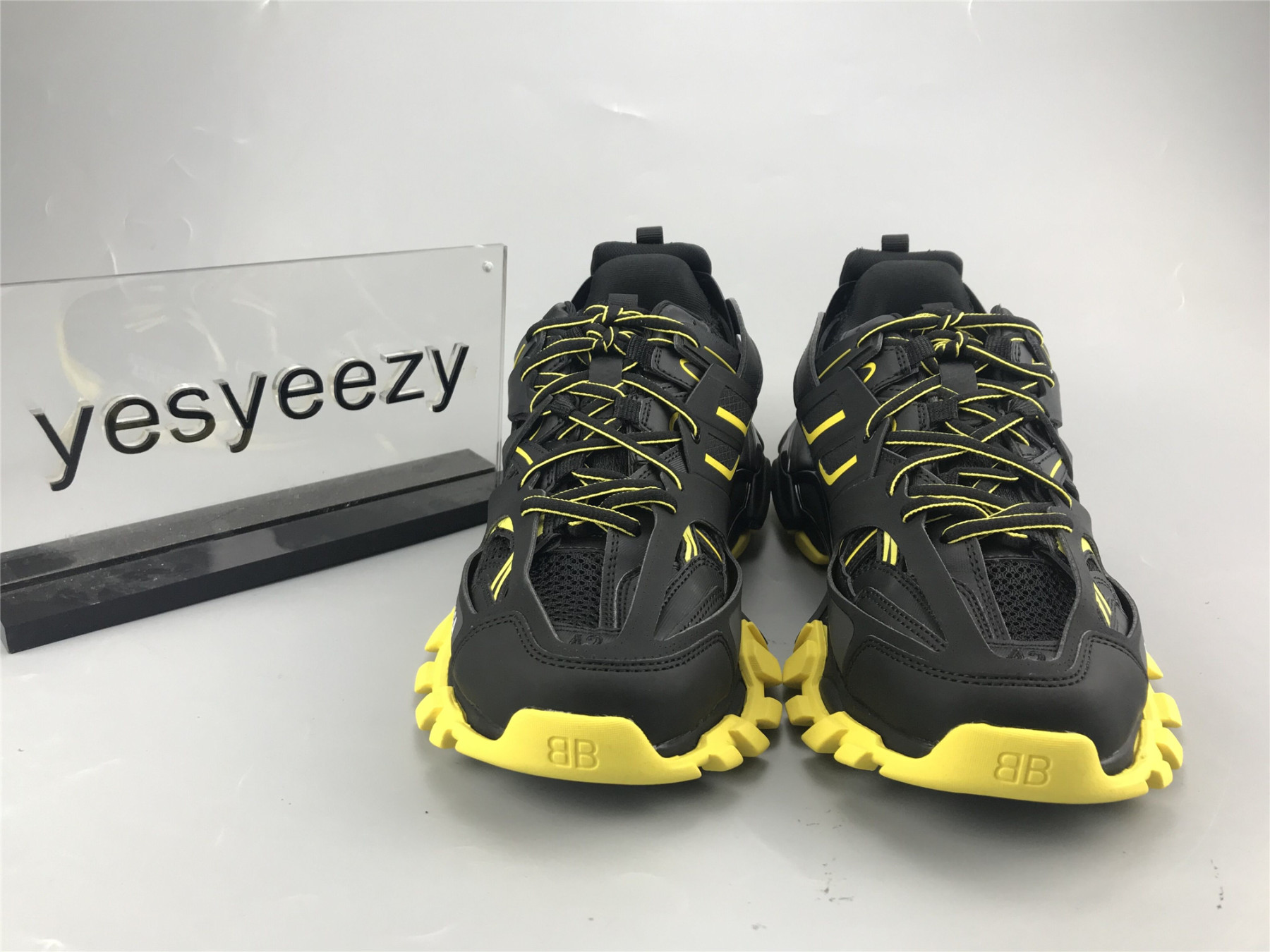 UA TRACK TRAINER BLACK YELLOW SNEAKER