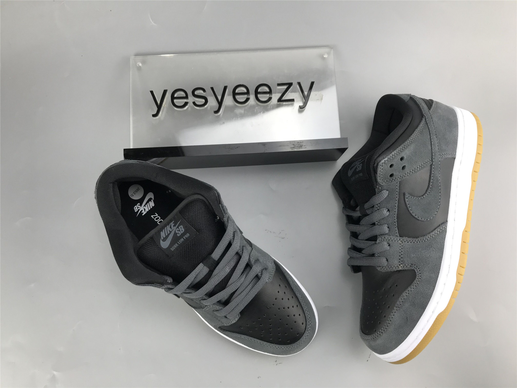 UA NIKE SB DUNK LOW TRD