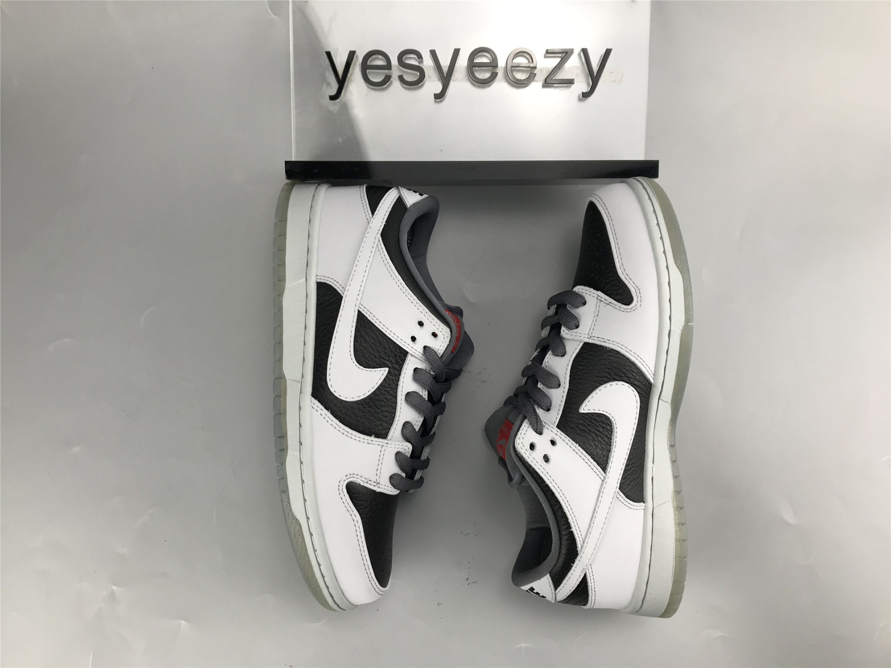 UA NIKE ATLAS X DUNK LOW PREMIUM SB