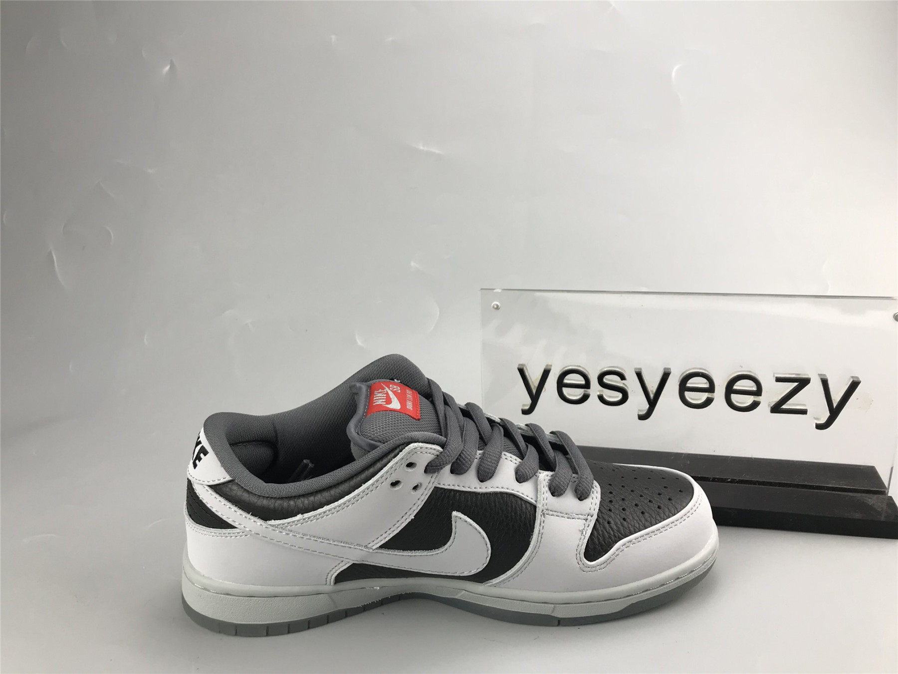 UA NIKE ATLAS X DUNK LOW PREMIUM SB