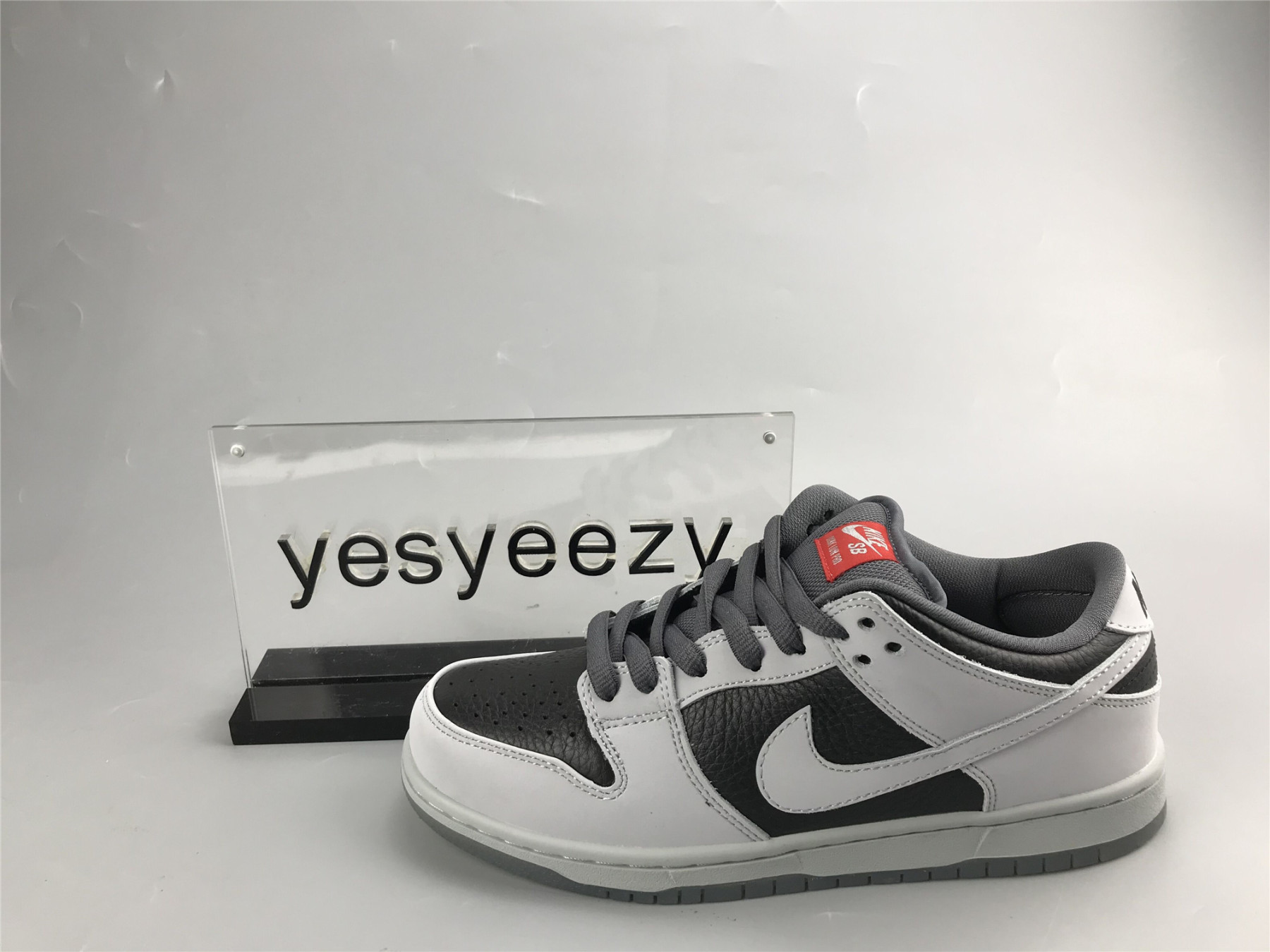 UA NIKE ATLAS X DUNK LOW PREMIUM SB