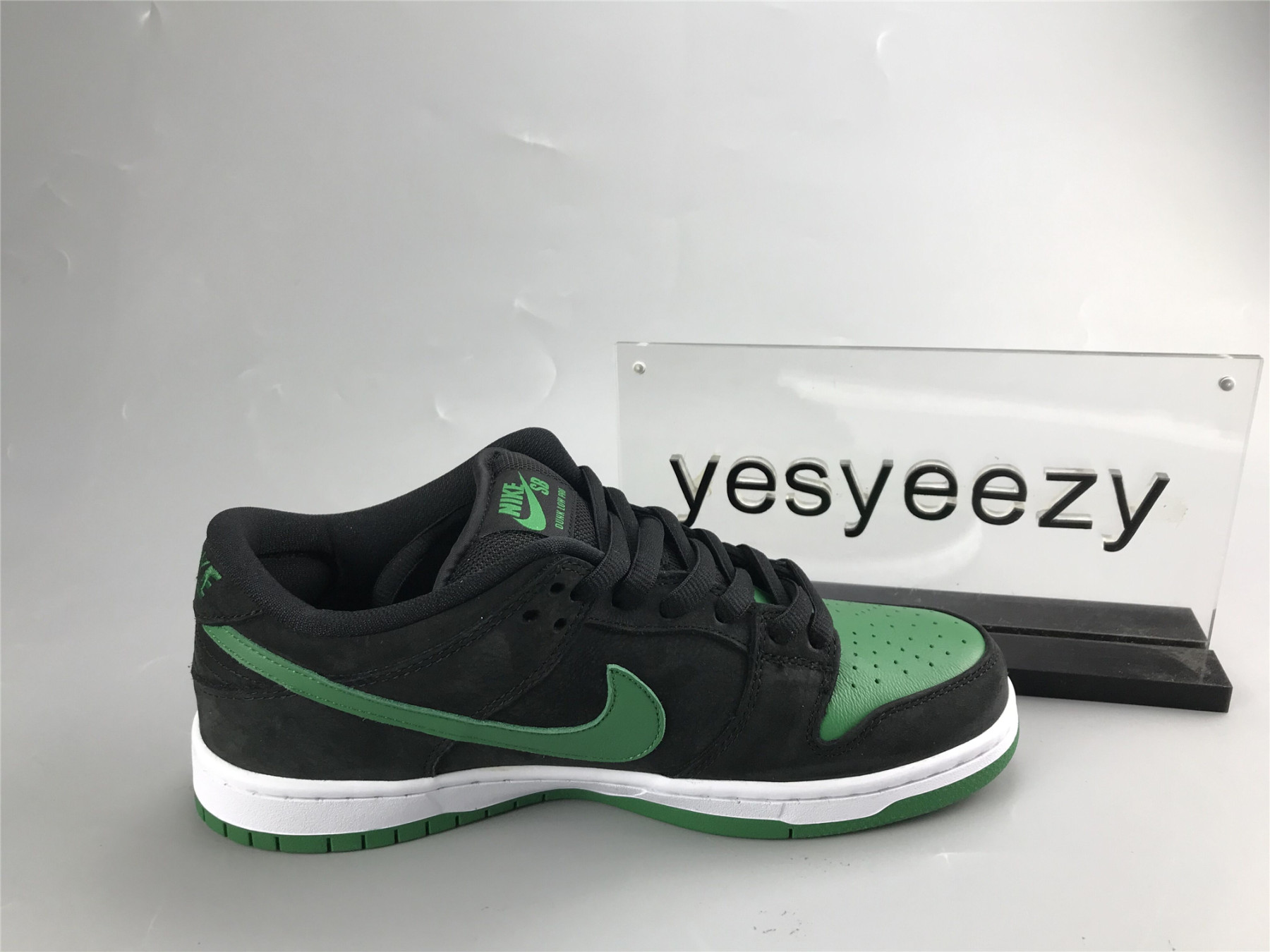 UA NIKE DUNK LOW PRO SB