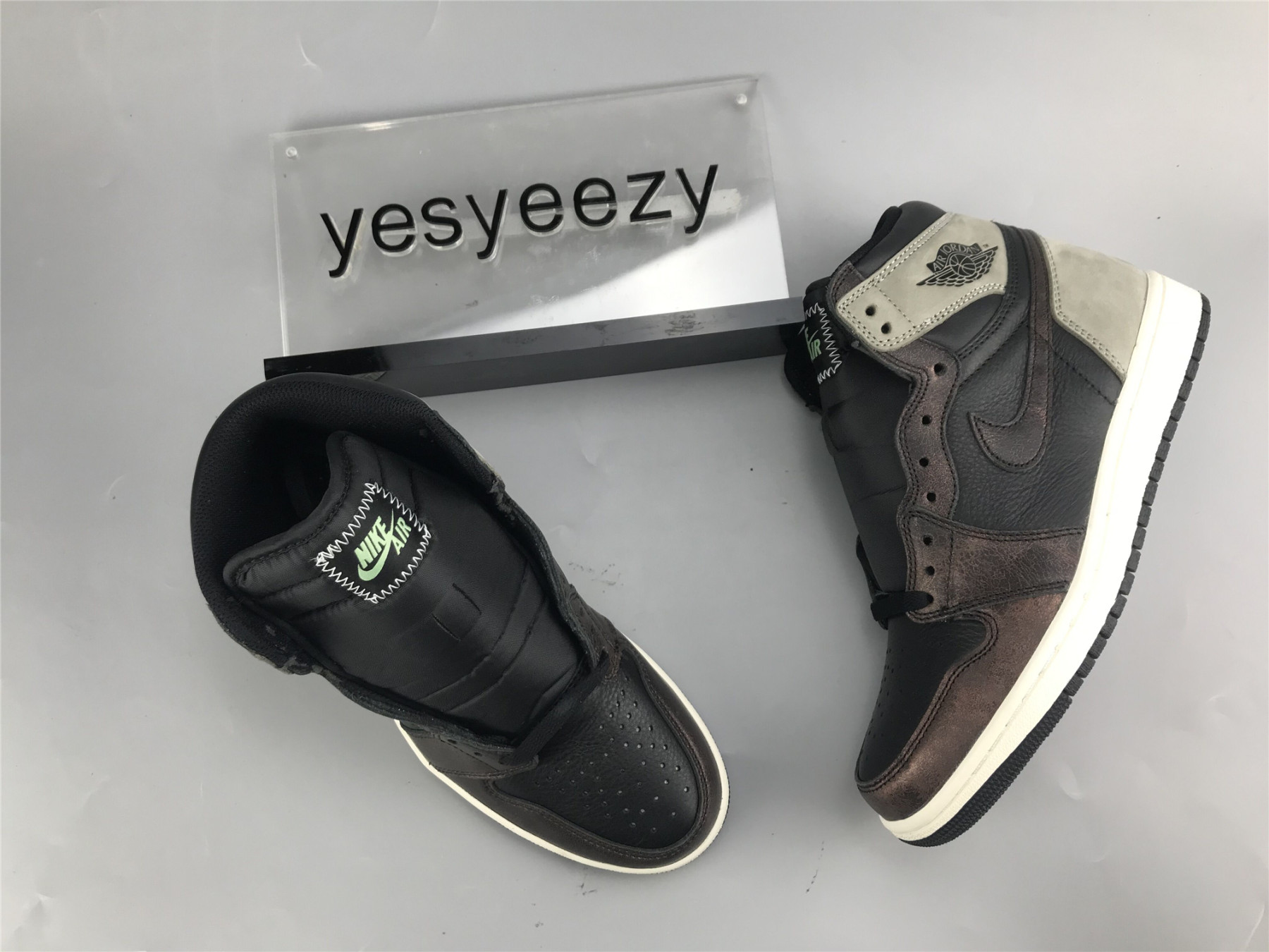 UA AIR JORDAN 1 RETRO HIGH OG 