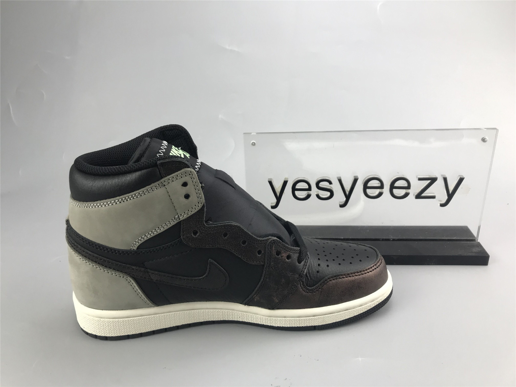 UA AIR JORDAN 1 RETRO HIGH OG 