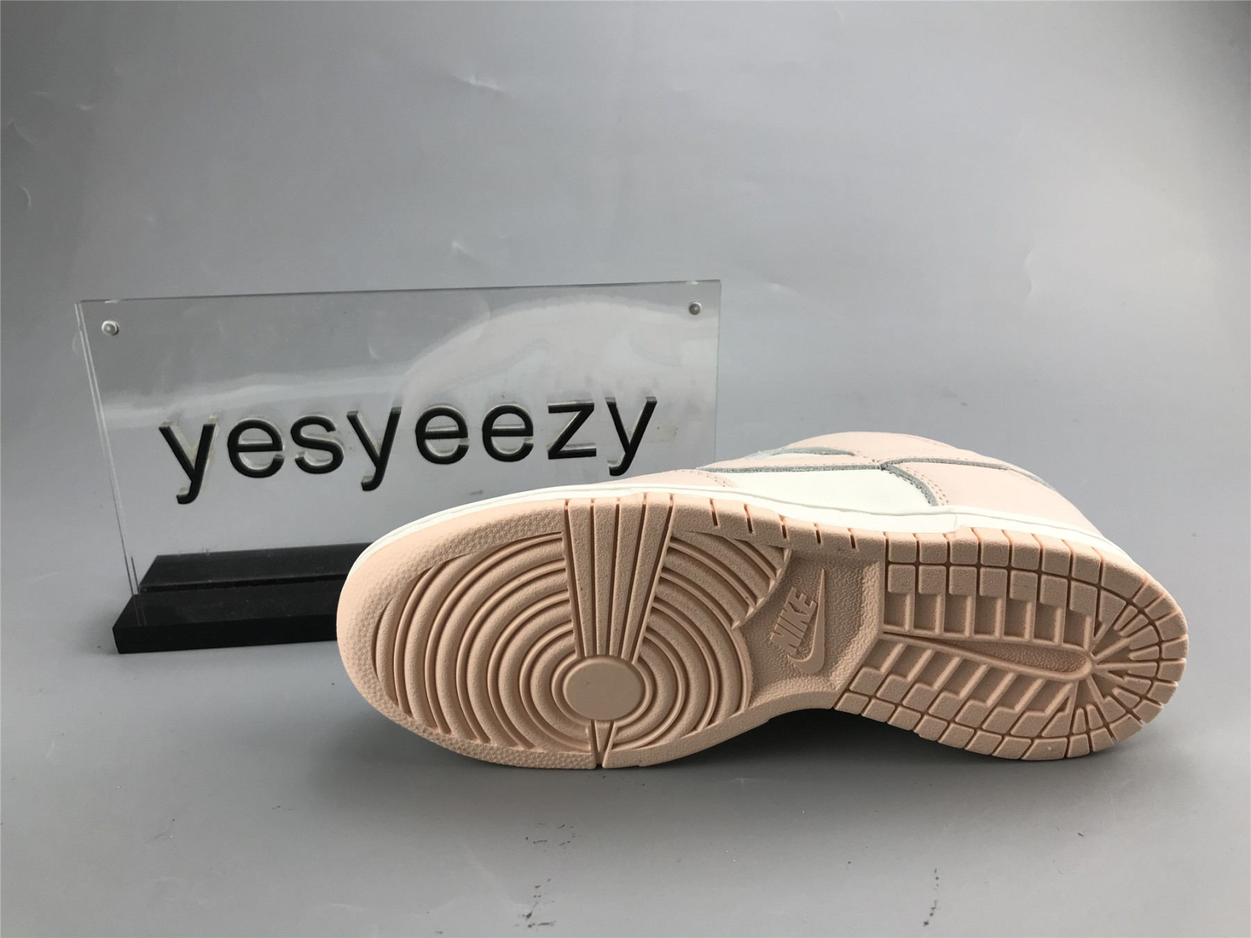 UA NIKE WMNS DUNK LOW 