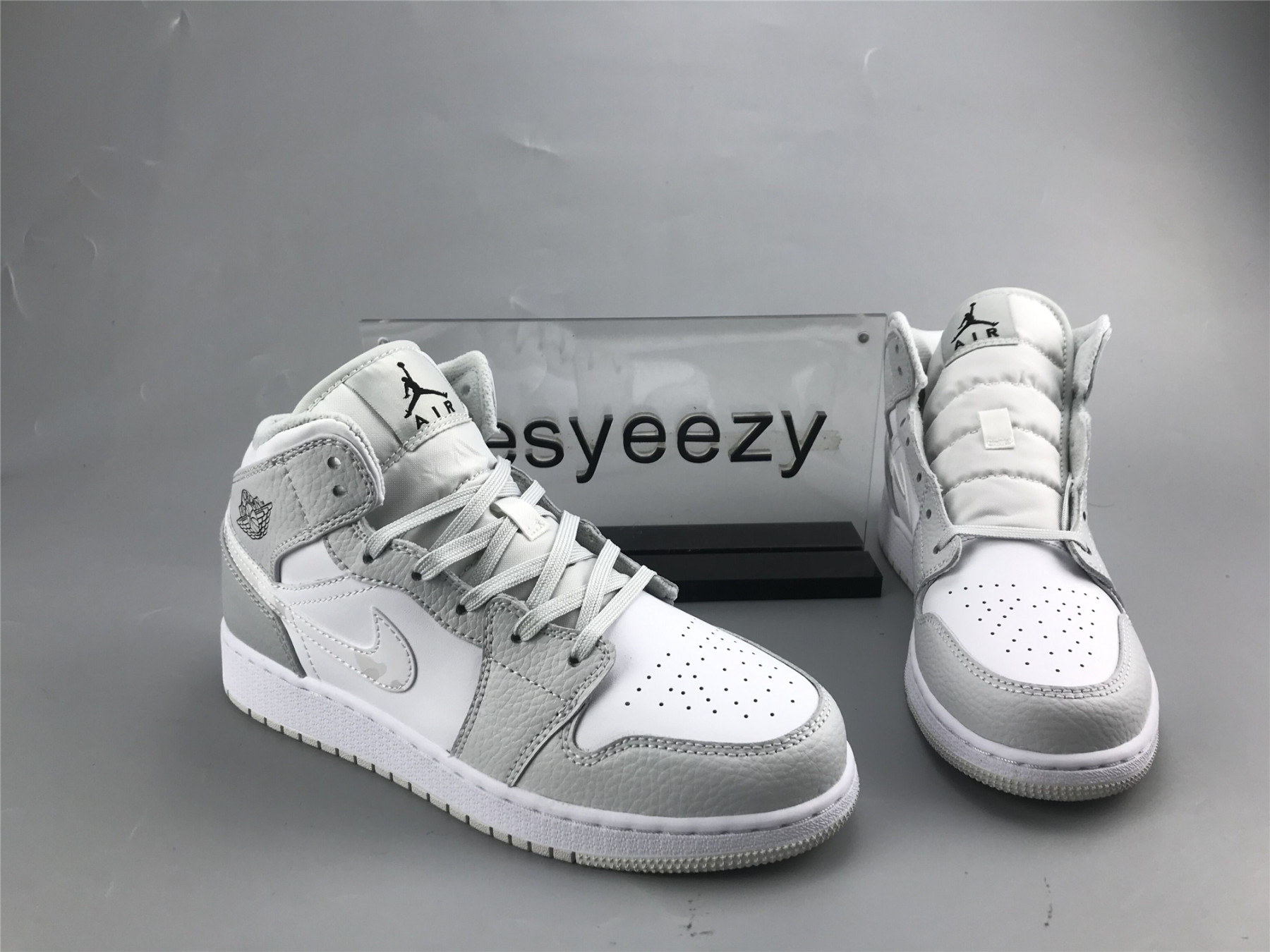 UA  AIR JORDAN 1 MID SE GS 