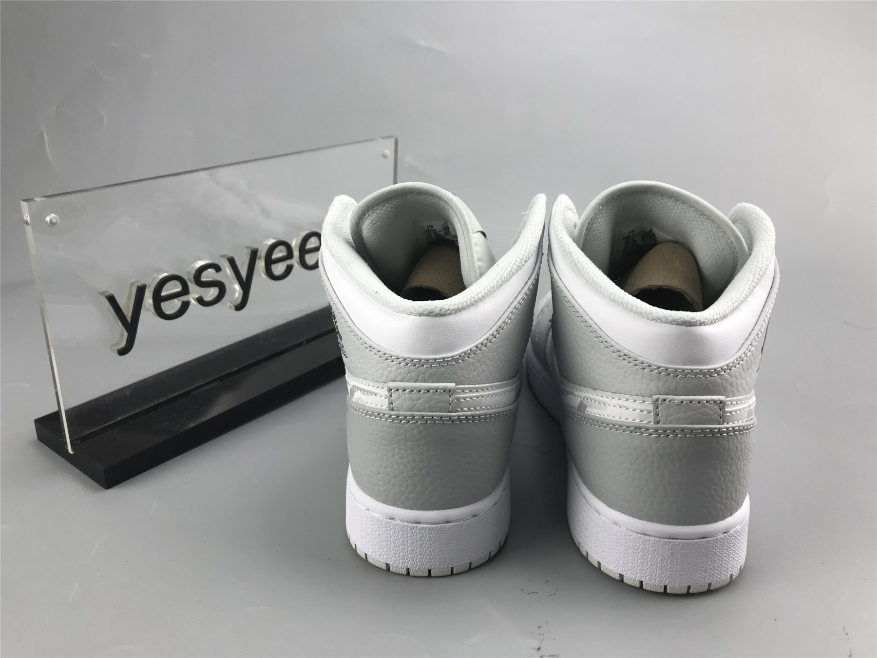 UA  AIR JORDAN 1 MID SE GS 