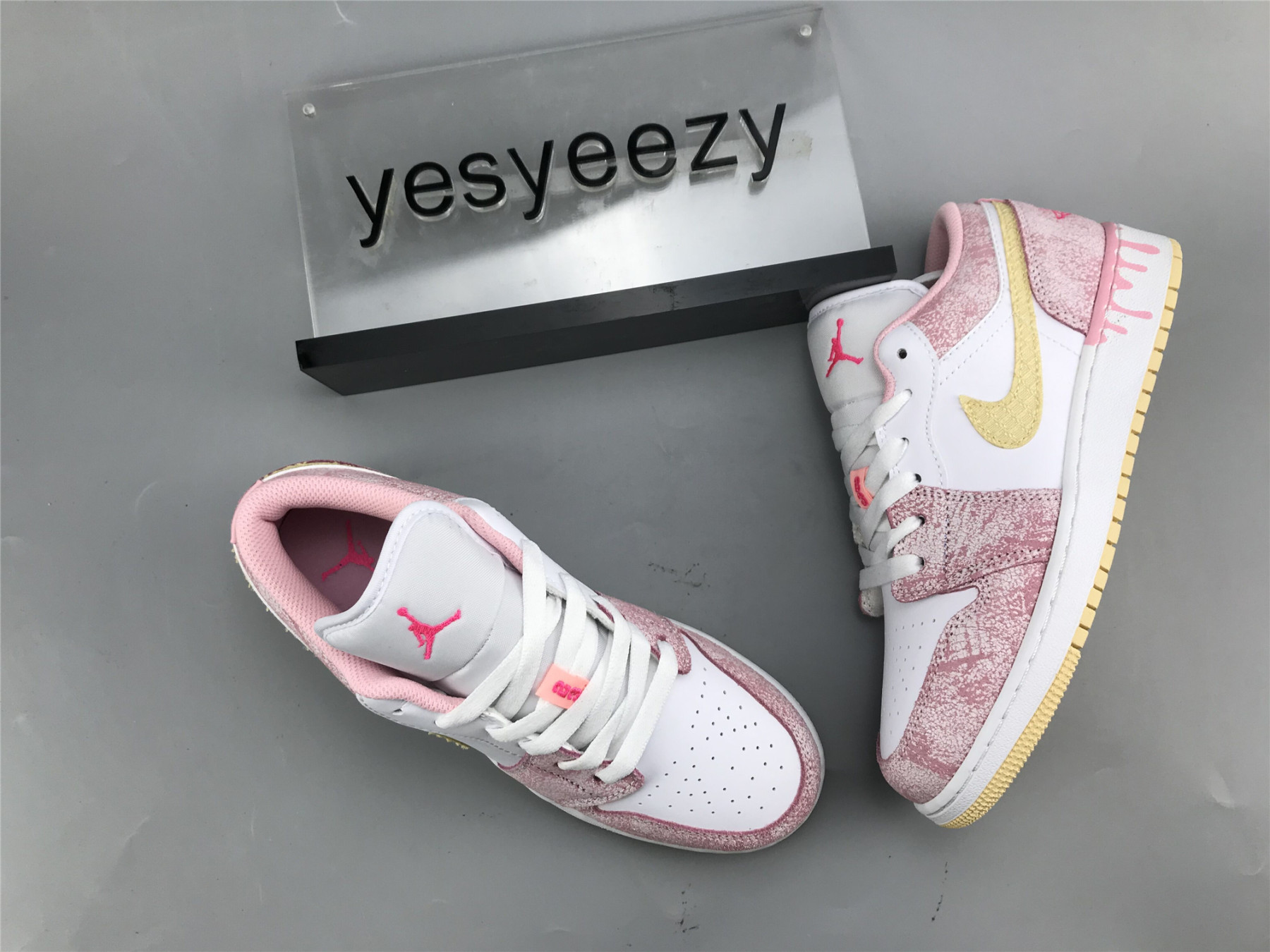 UA AIR JORDAN 1 LOW GS 