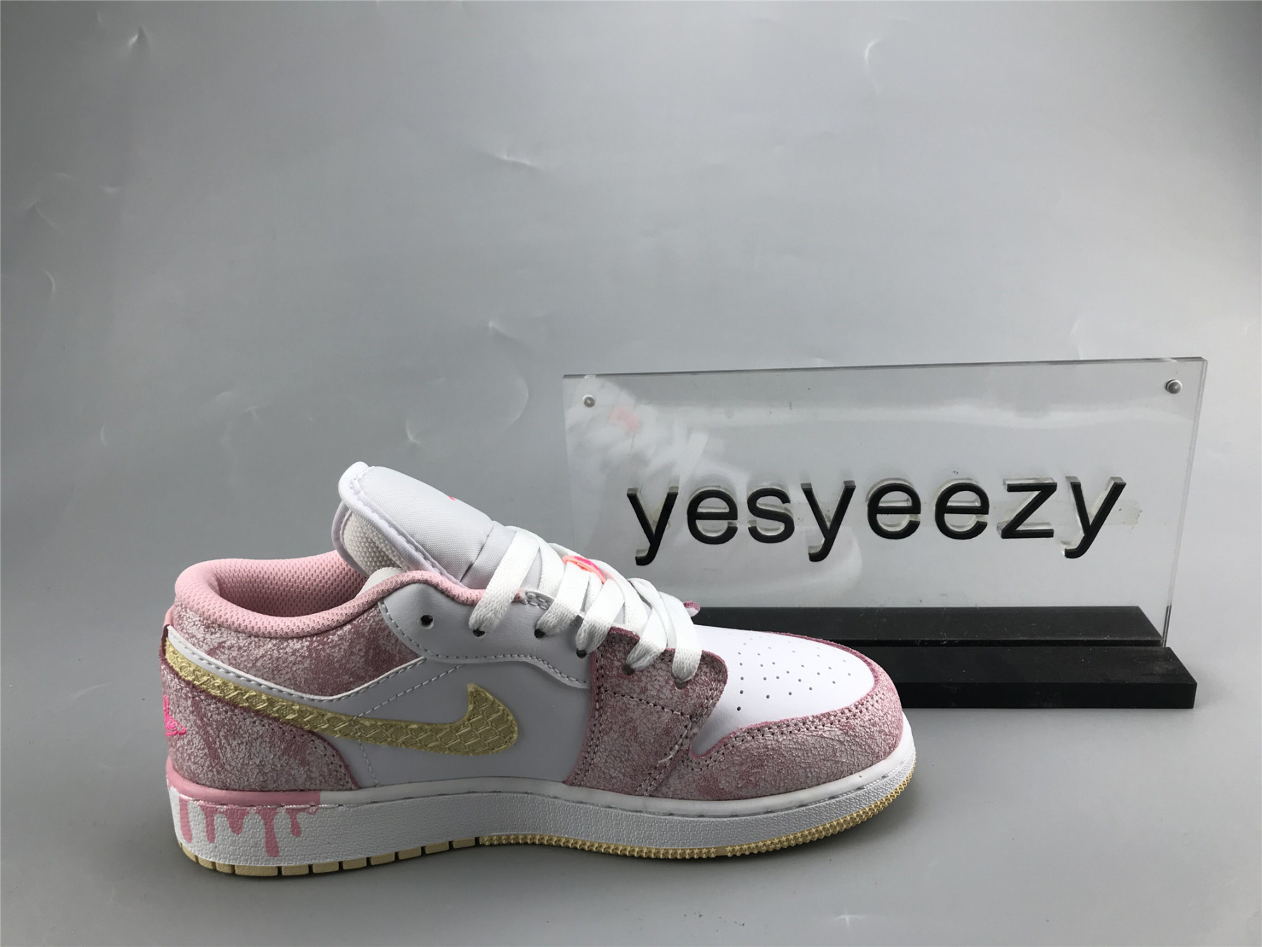 UA AIR JORDAN 1 LOW GS 