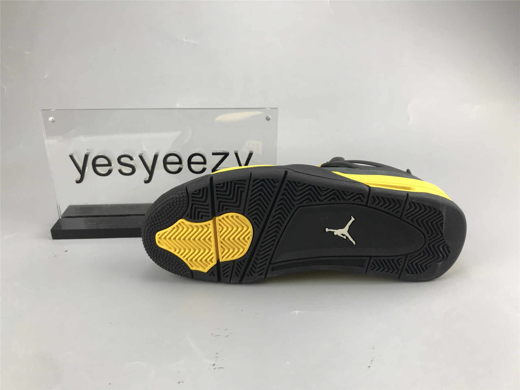 UA AIR JORDAN 4 RETRO 