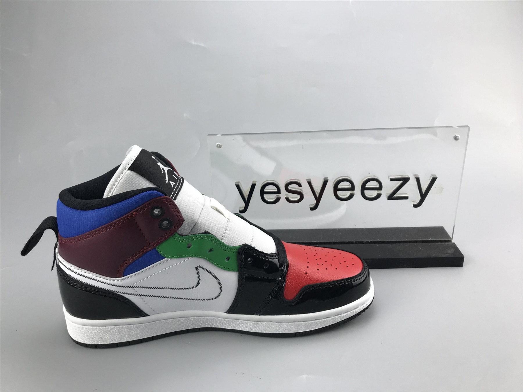 UA WMNS AIR JORDAN 1 MID SE 