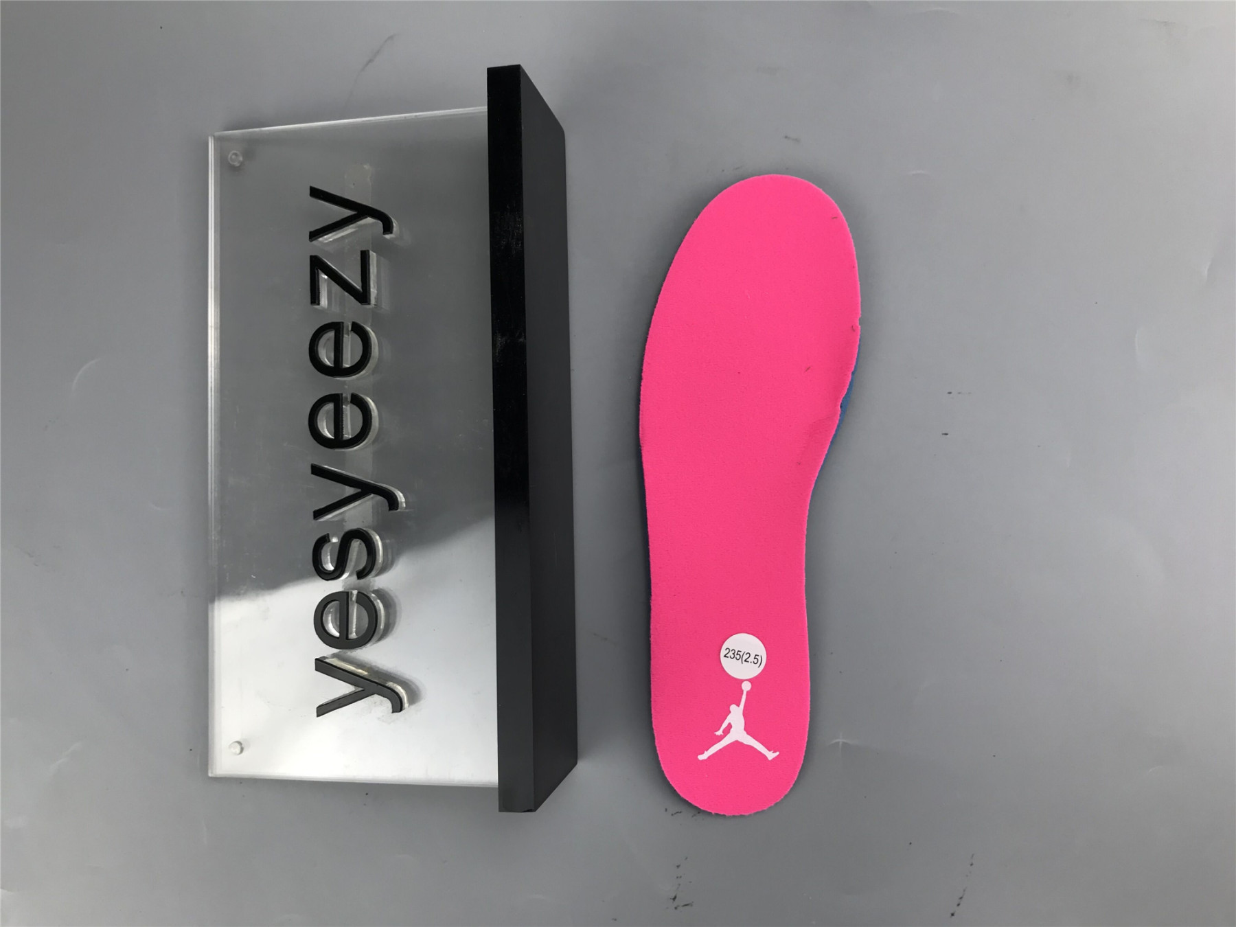 UA AIR JORDAN 1 MID SE GS 