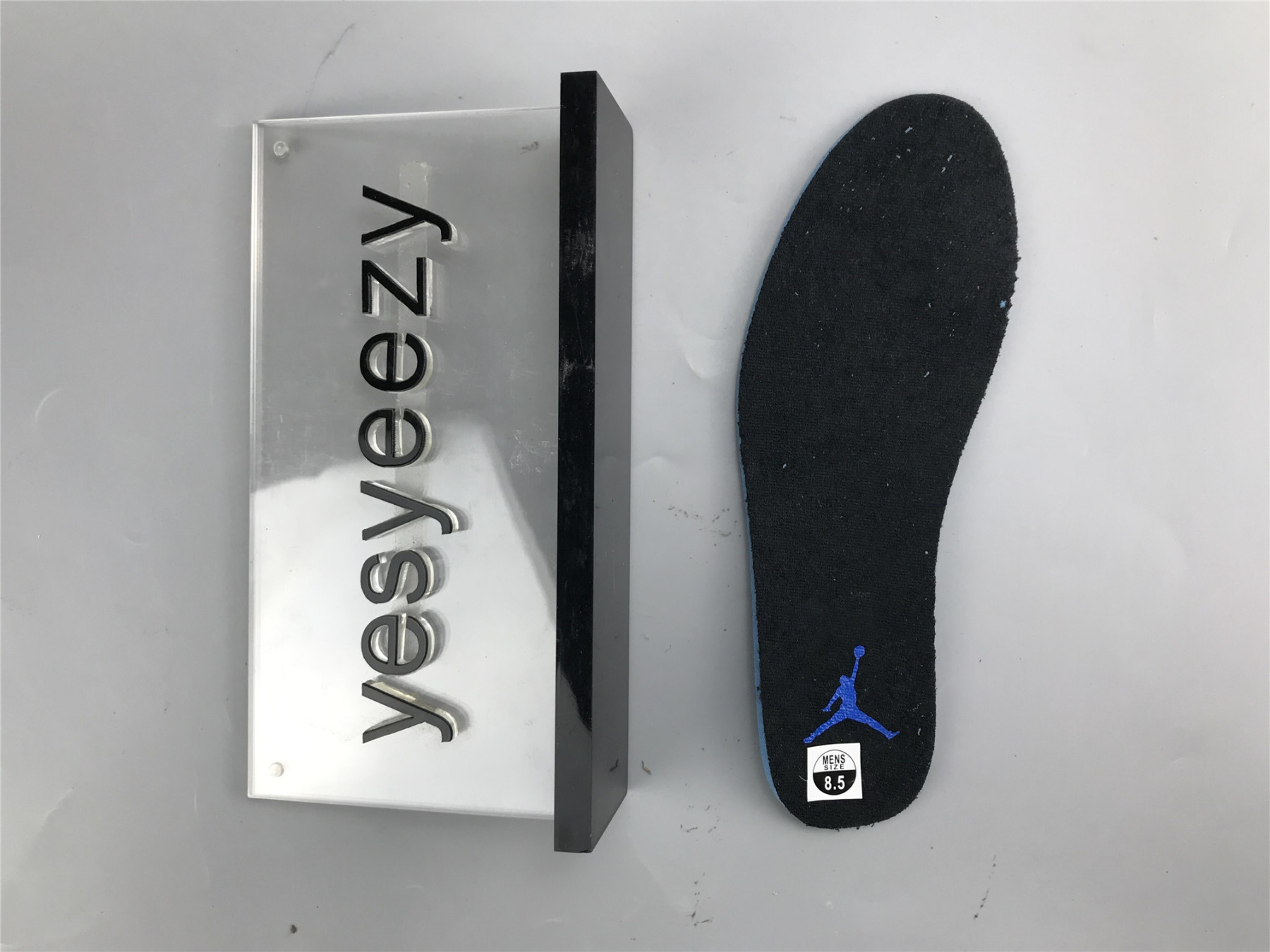 UA AIR JORDAN 4 RETRO 