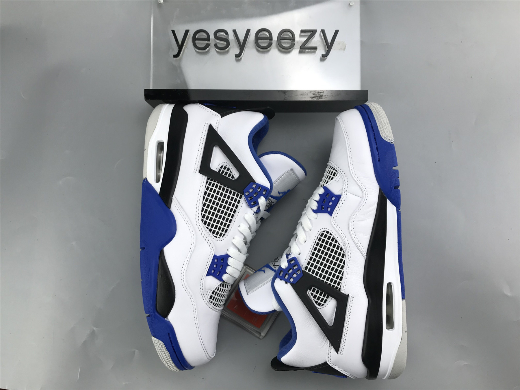 UA AIR JORDAN 4 RETRO 