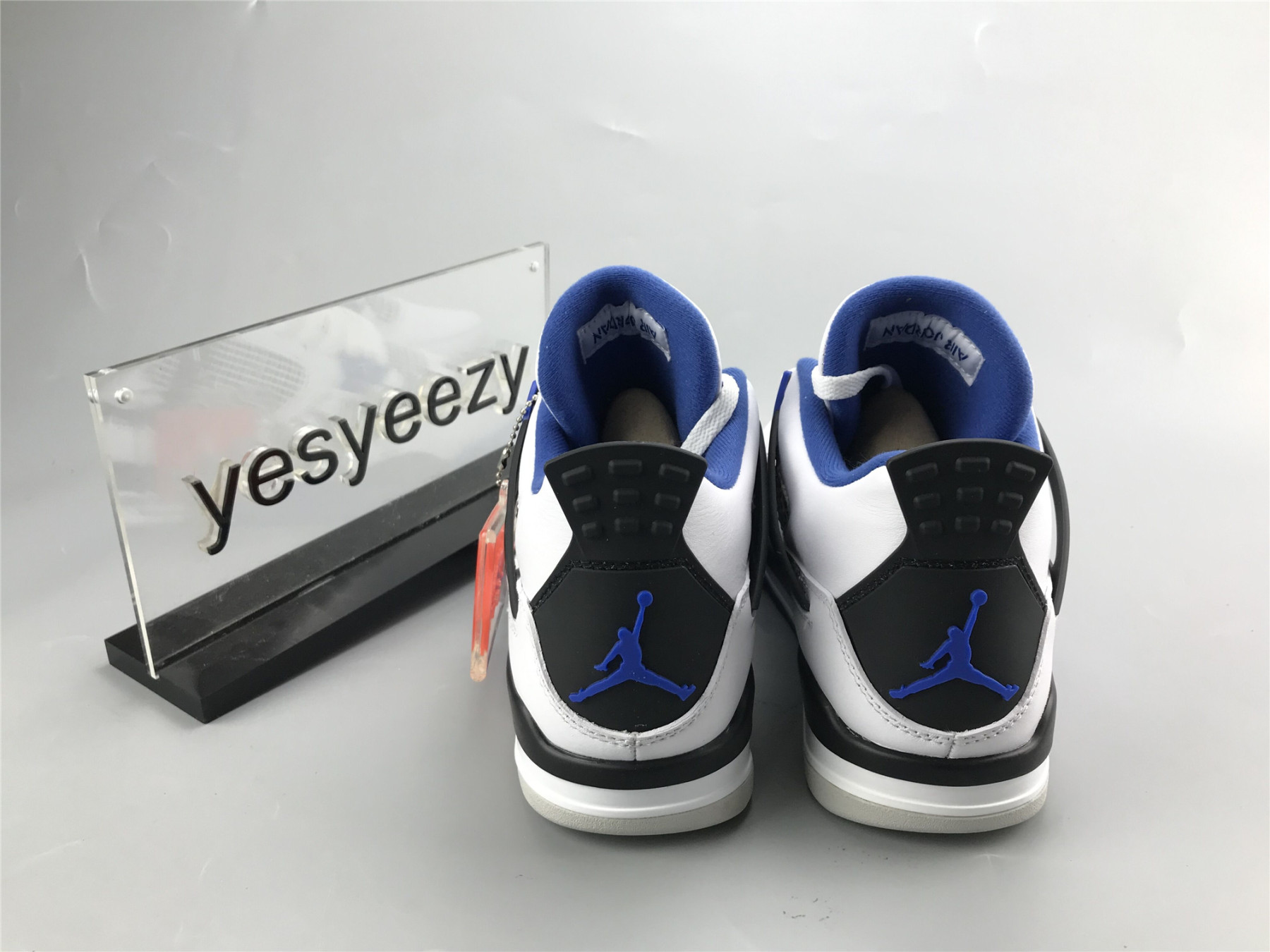 UA AIR JORDAN 4 RETRO 