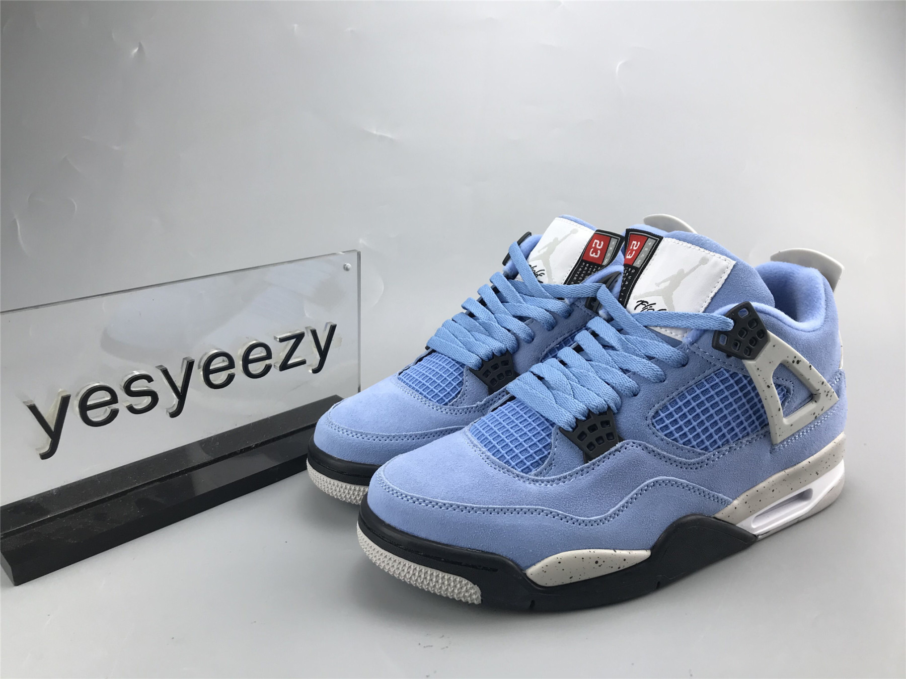 UA AIR JORDAN 4 RETRO 