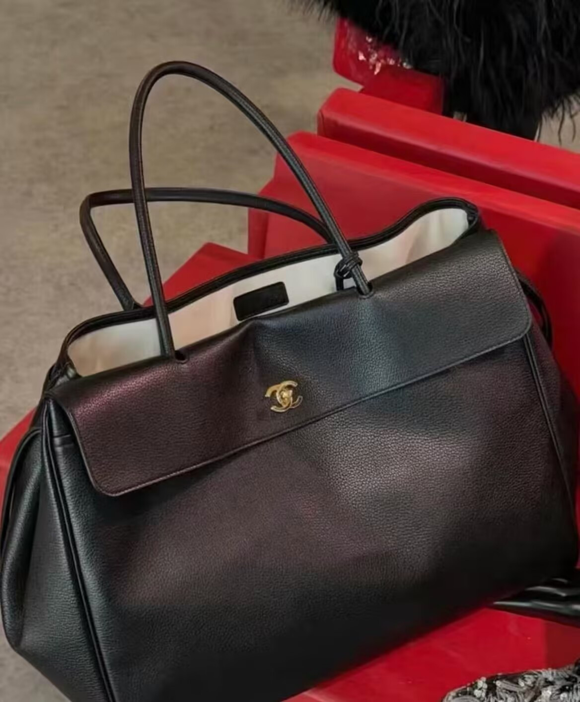Ch**el large shopping bag grained calfskin & gold-tone metal as6289 33x43x17.5cm
