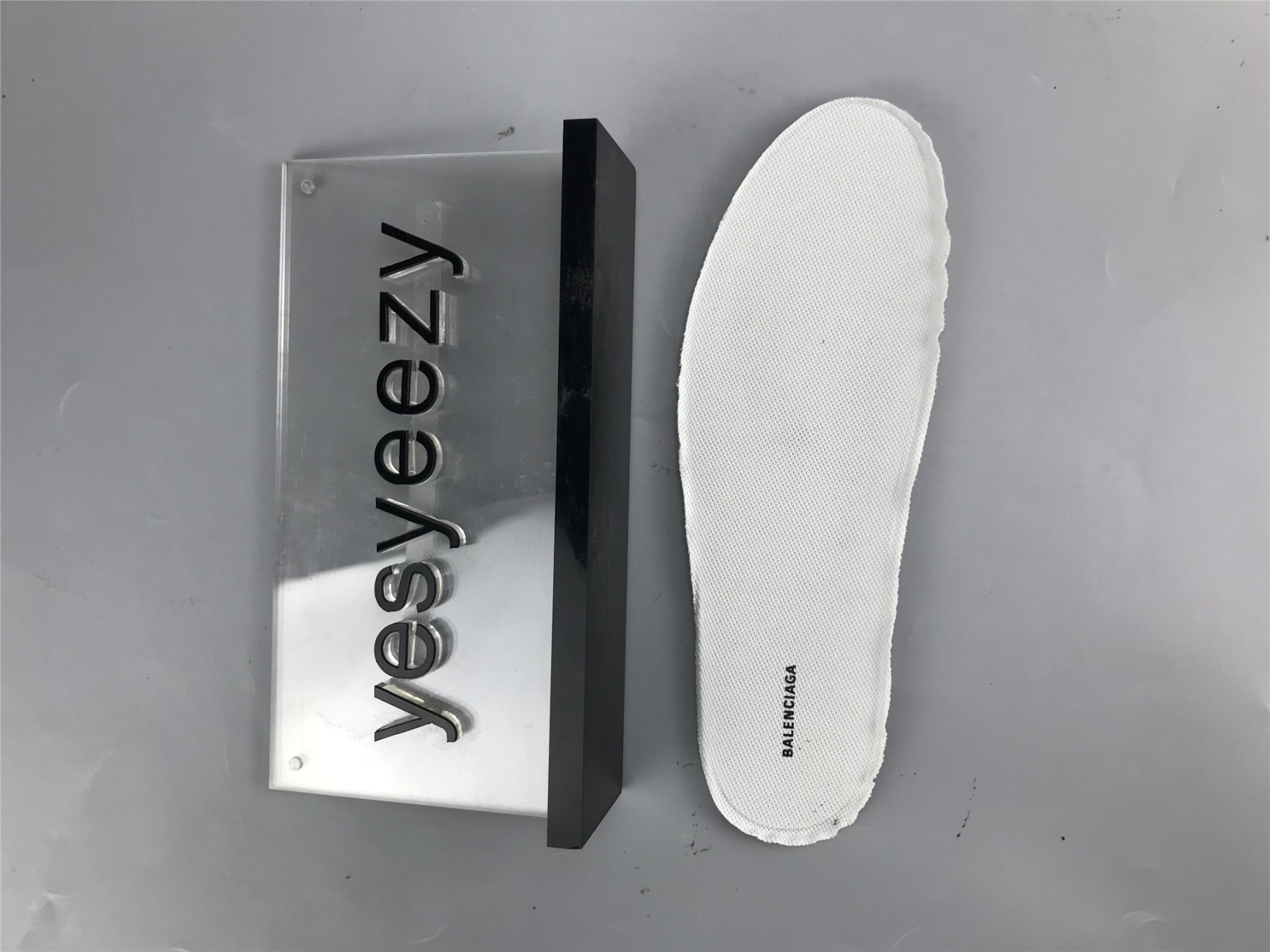 UA TRACK TRAINER WHITE TRANSPARENT SNEAKER