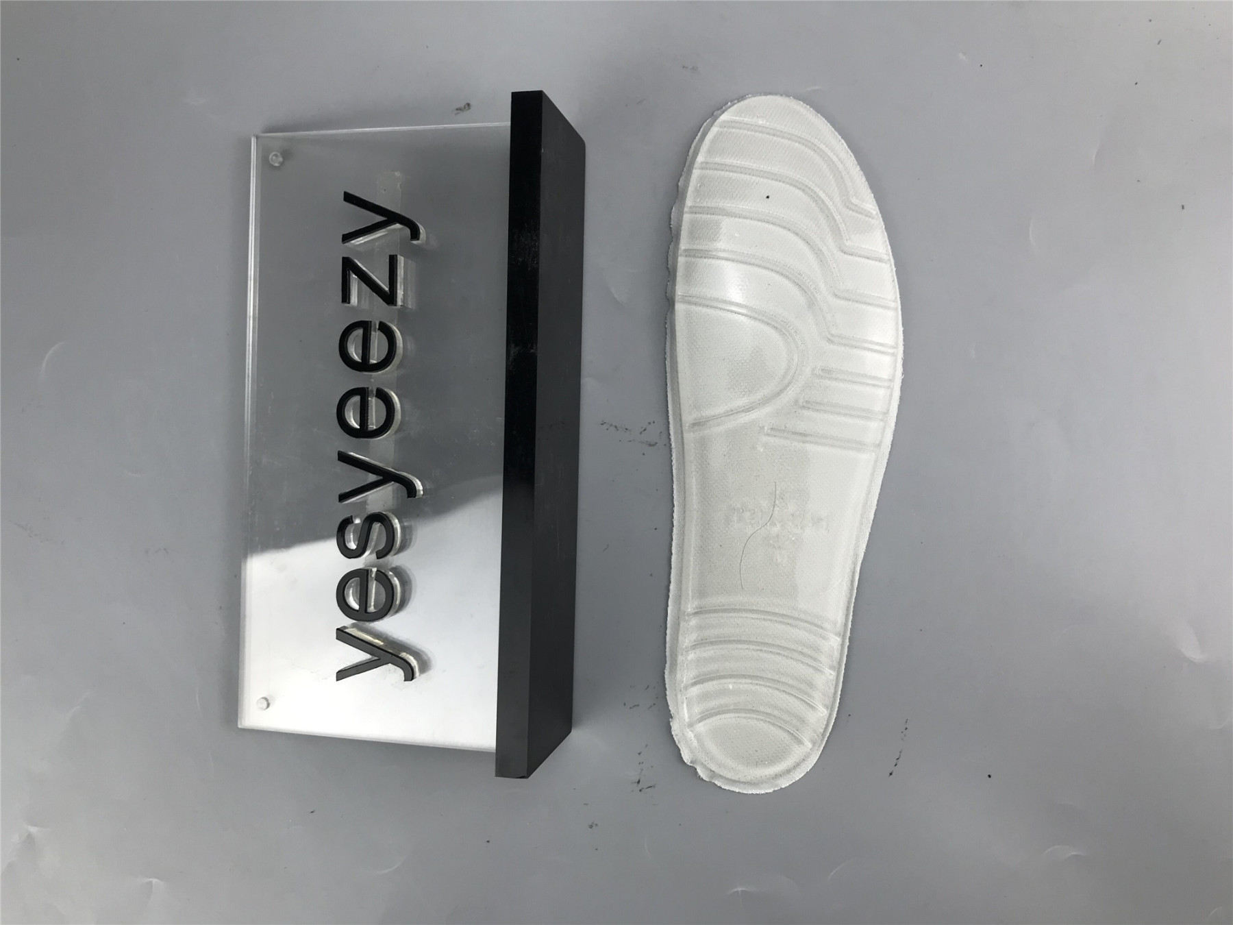UA TRACK TRAINER WHITE TRANSPARENT SNEAKER