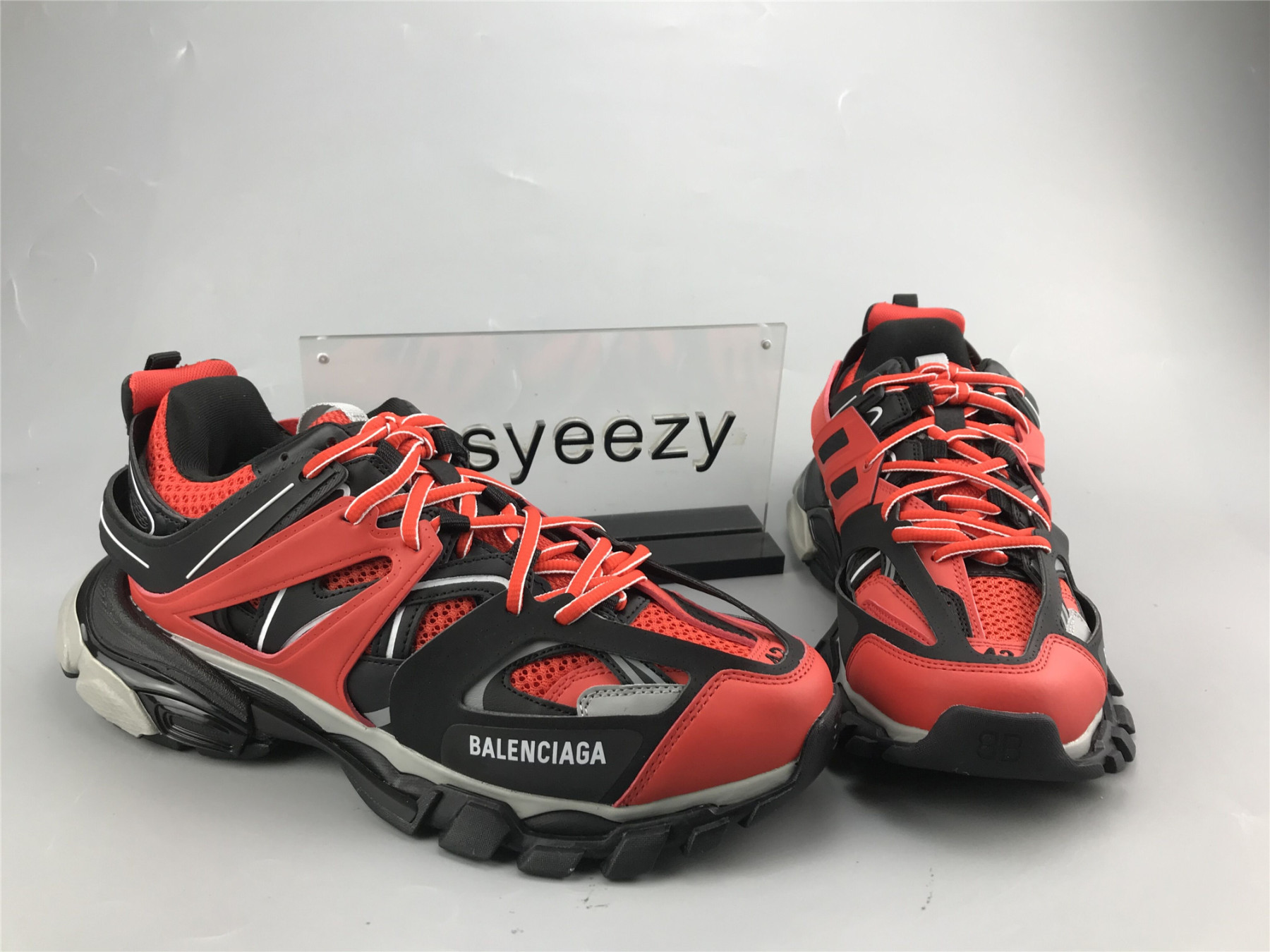 UA TRACK TRAINER DARK ORANGE BLACK SNEAKER