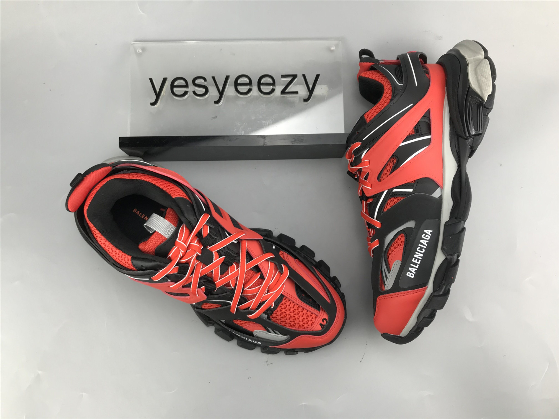 UA TRACK TRAINER DARK ORANGE BLACK SNEAKER