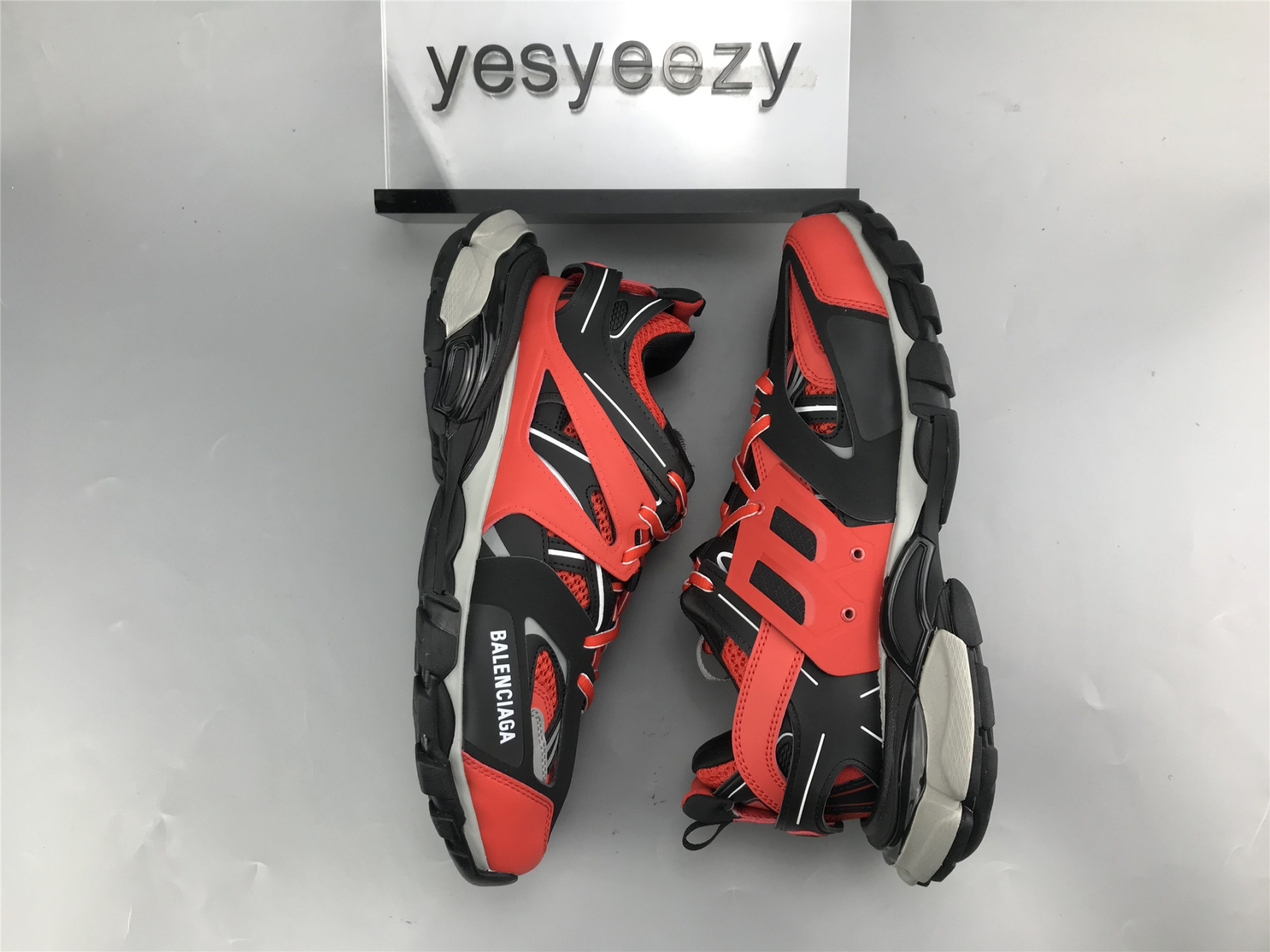 UA TRACK TRAINER DARK ORANGE BLACK SNEAKER